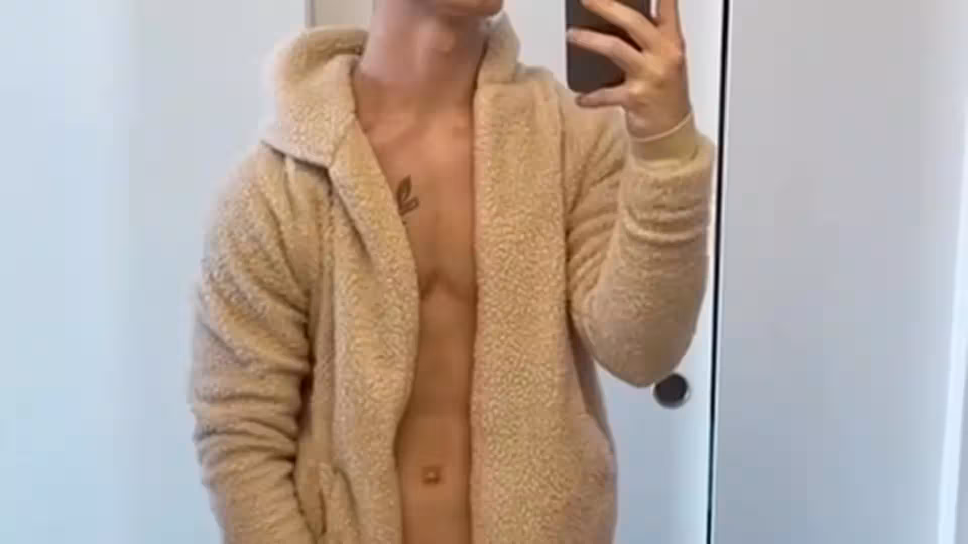Authentic Teen Tyler Pauley Naked
1