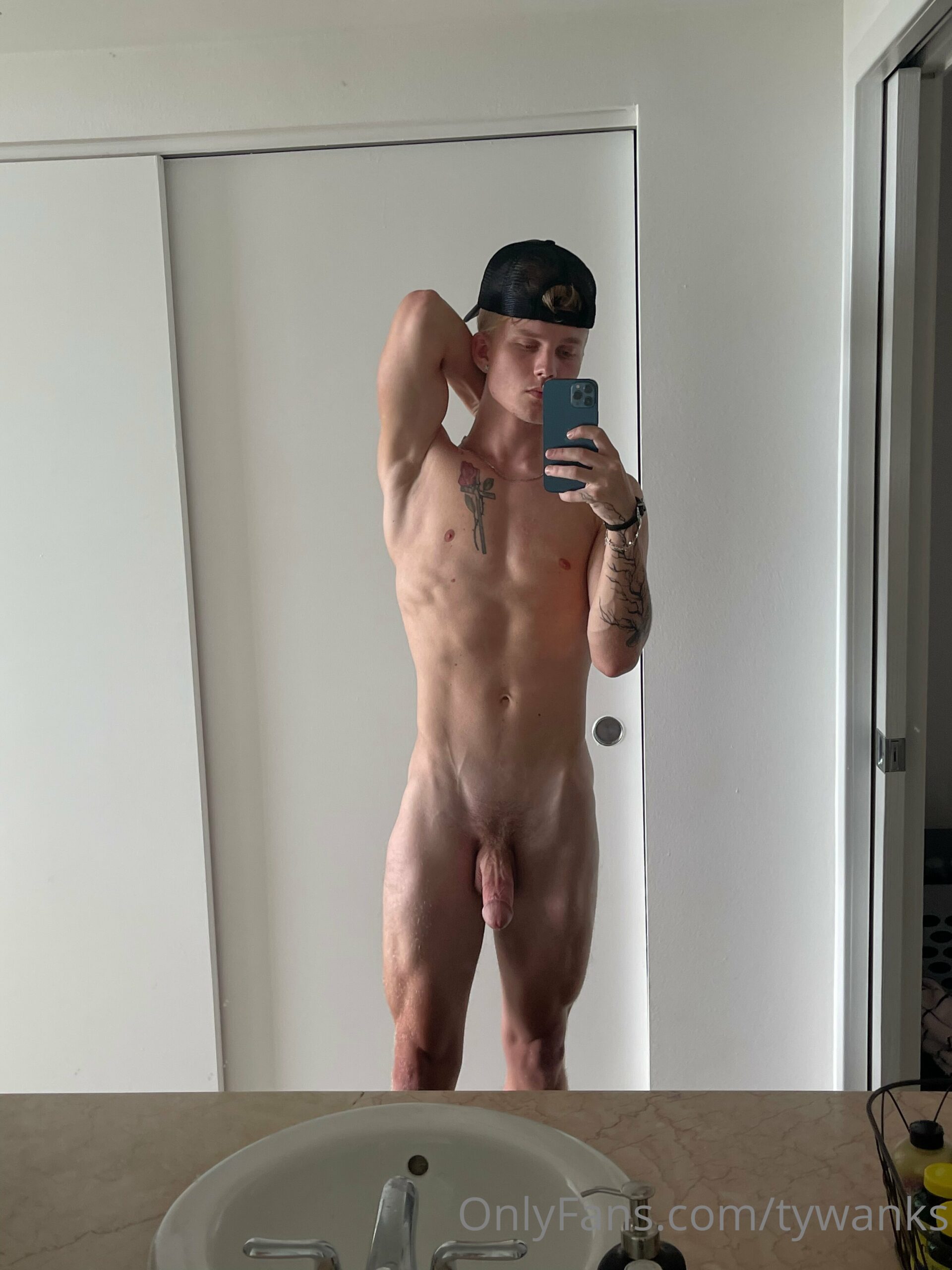 BABE gooning jock troytempts nude ass
1