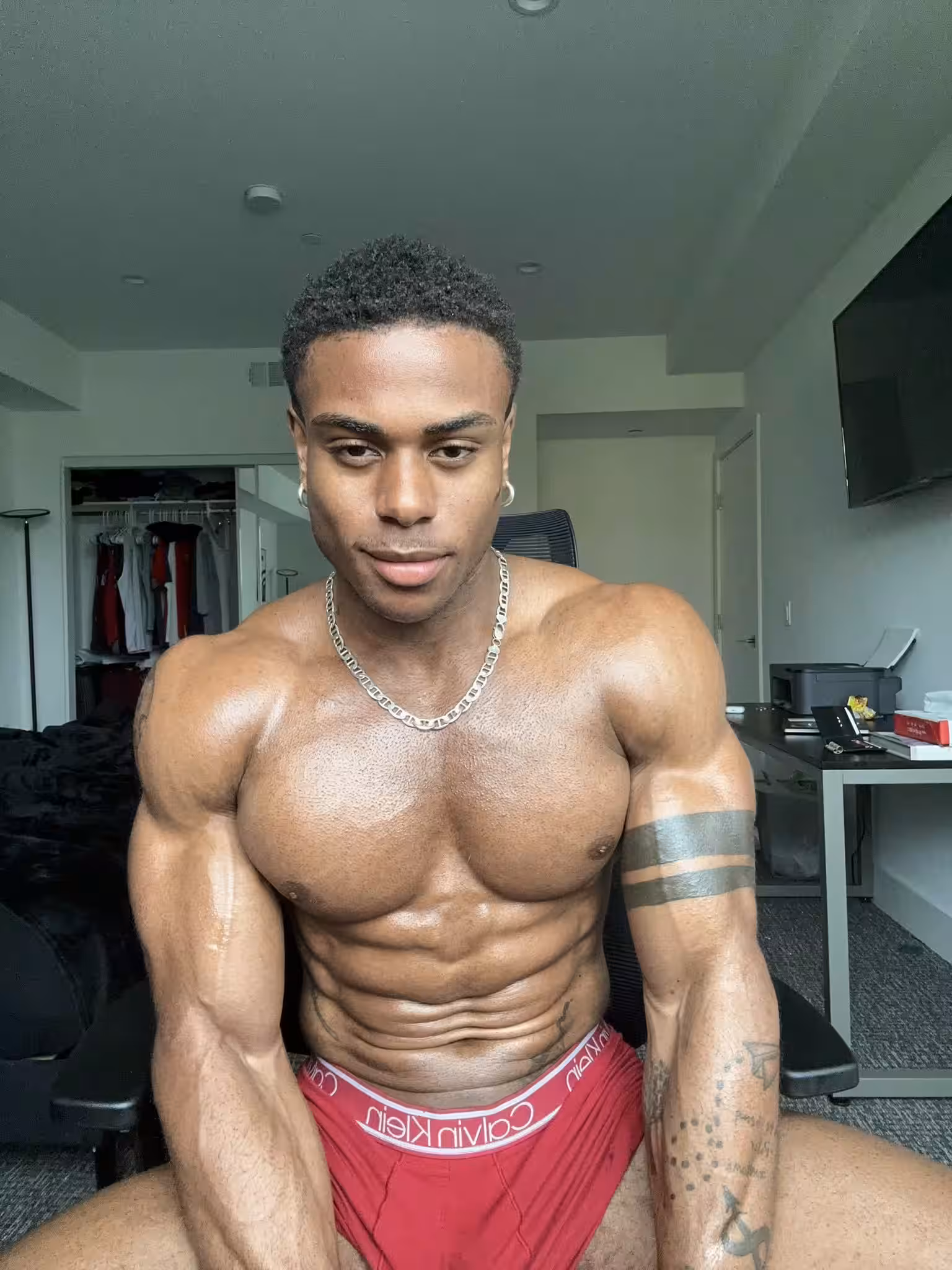 BBC prettyskinboi nude pecs Epic
18					 100%