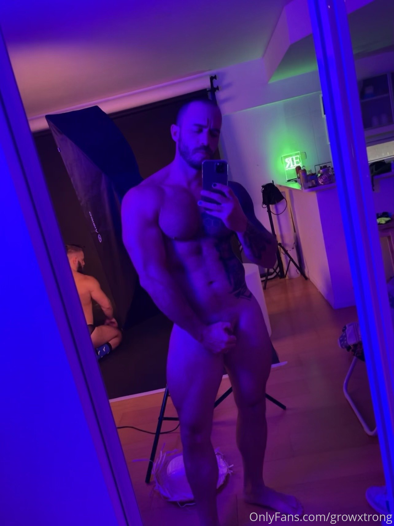 Considerate impregnating Hombretón PAPIXLX nudes
0