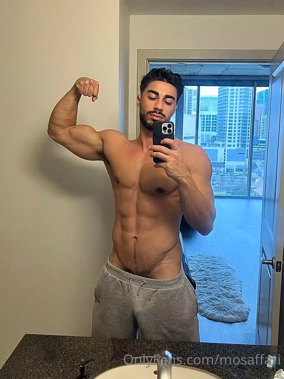 Courageous Arabic Mo Saffari  huge pecs Exclusive vid full Exposed
36