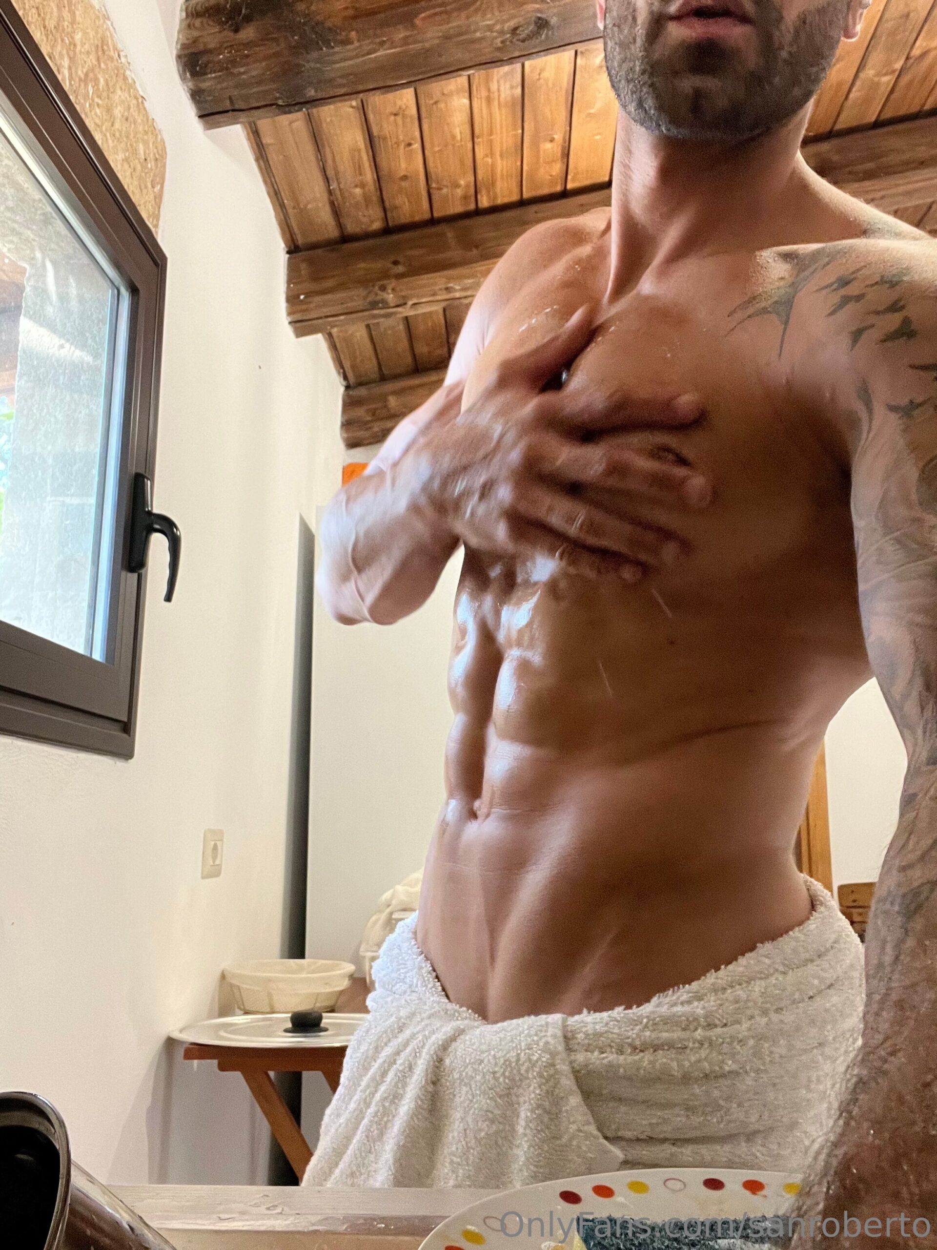 Dazzling ripped Roberto Gatto of Epic
1