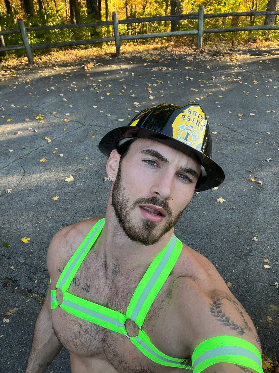 Disciplined hunk michaelyerger leak
4