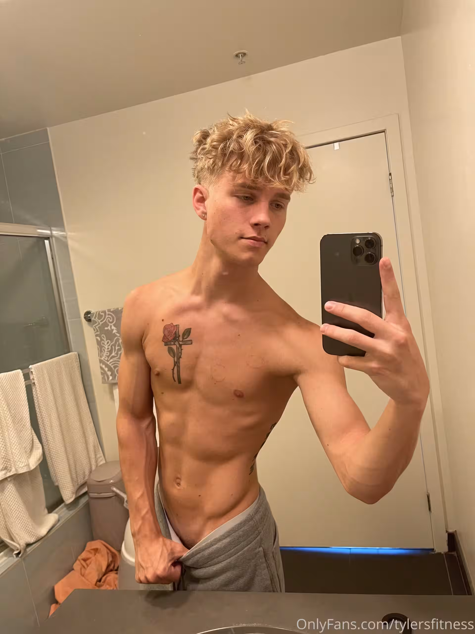 e-boy  pleasuring himself sensual tywanks Onlyfans Leak
1