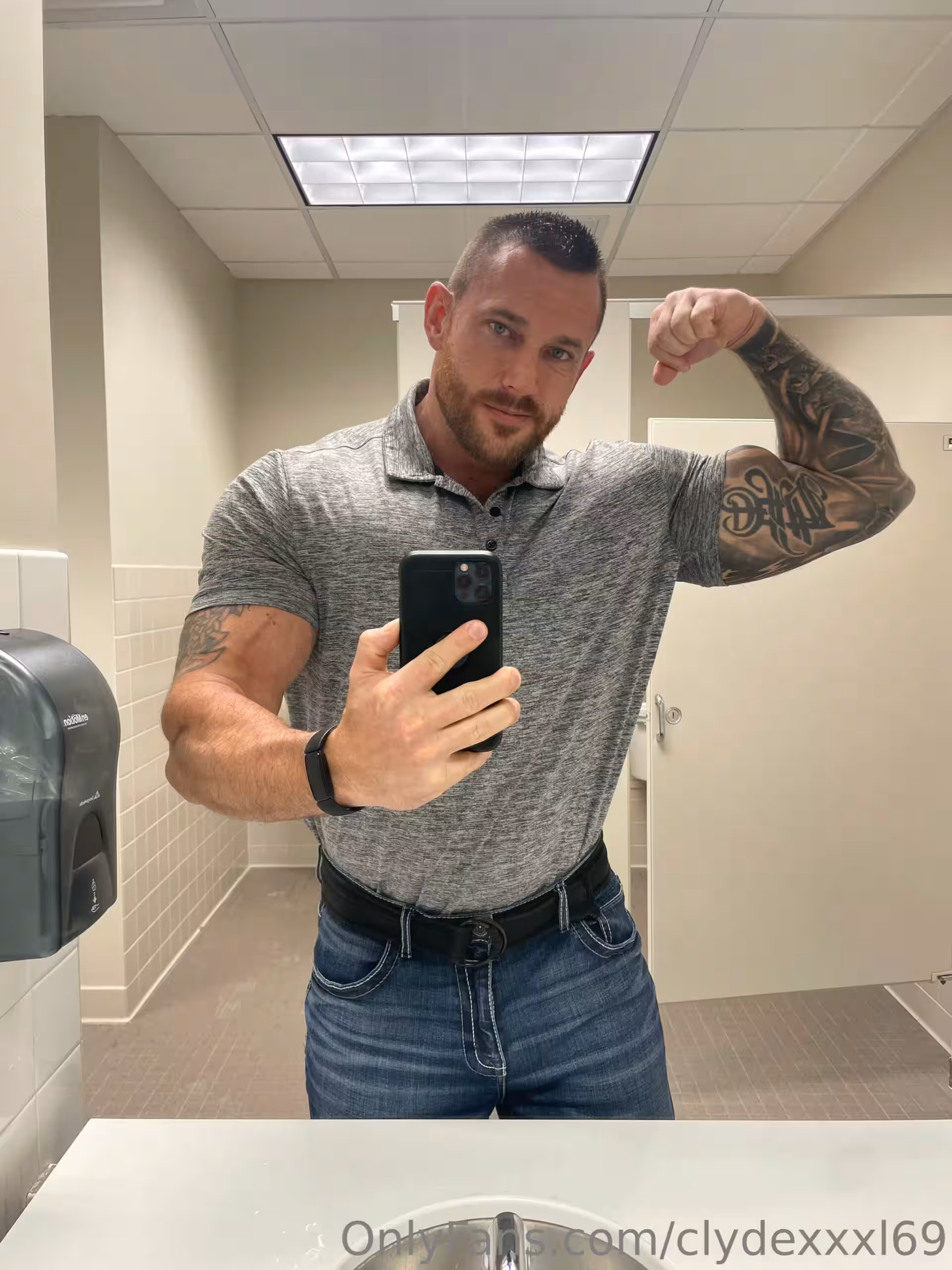 Empowered jerking off daddy clydexxxl69 l e a k e d
2