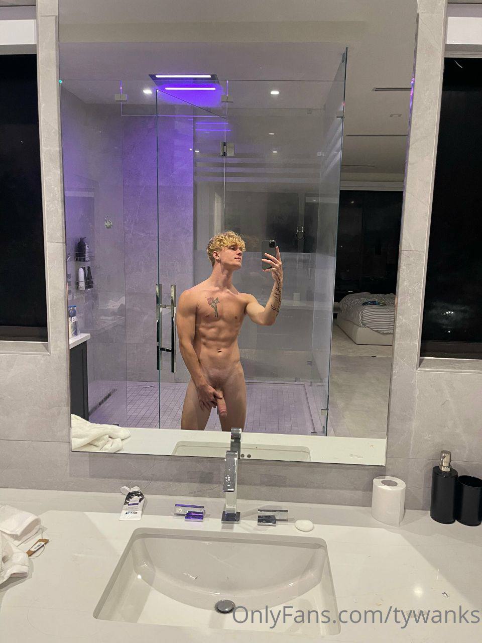 Epic BABE twinkish Tyler Pauley onlyfans pic
0