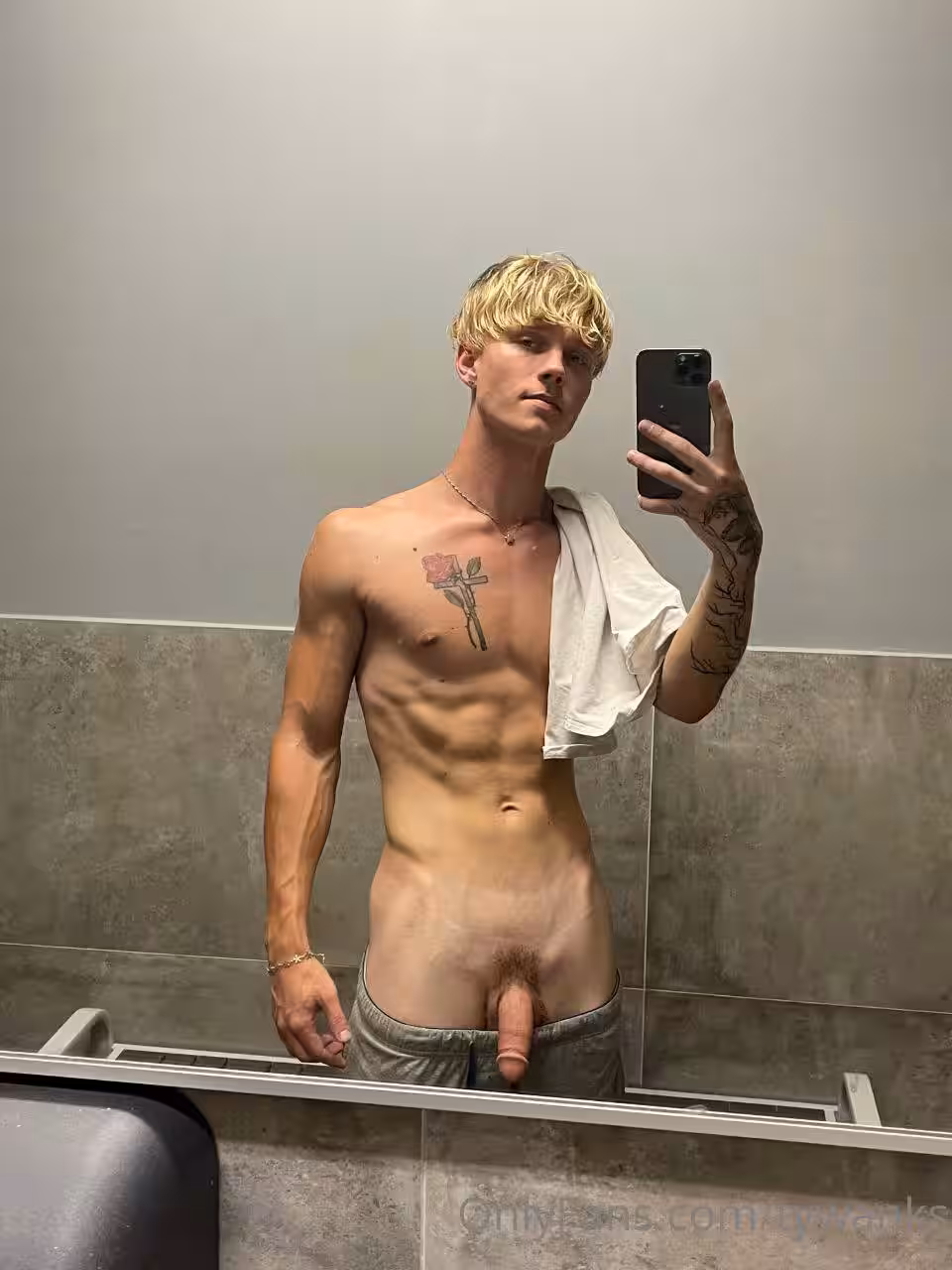 Epic cum dumpster twinkish Tyler Pauley only fans
1
