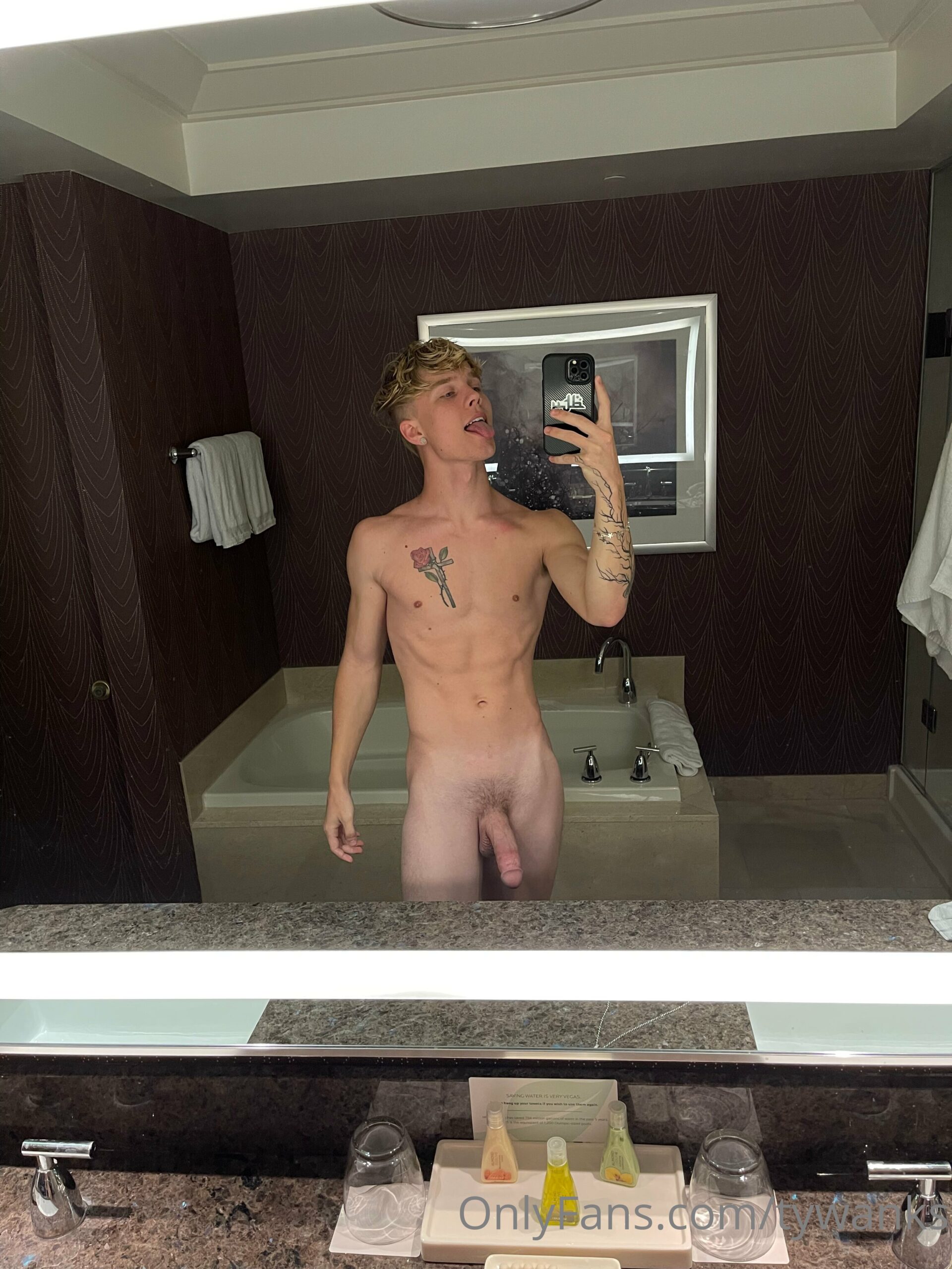Epic impressive sensual Tyler Pauley  huge pecs EXPOSED
1