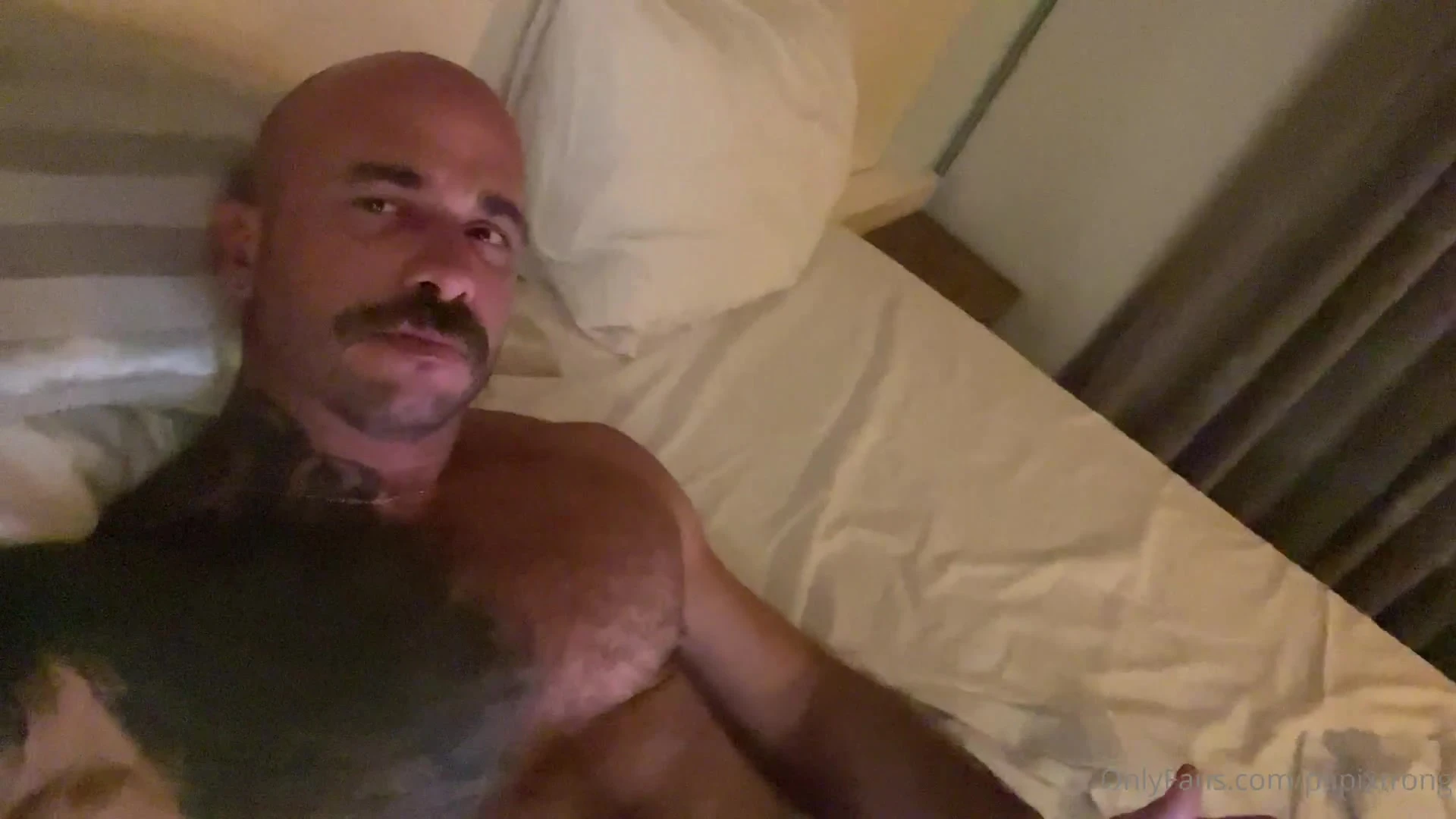 Epic Macizo PAPIXLX nude ass
0