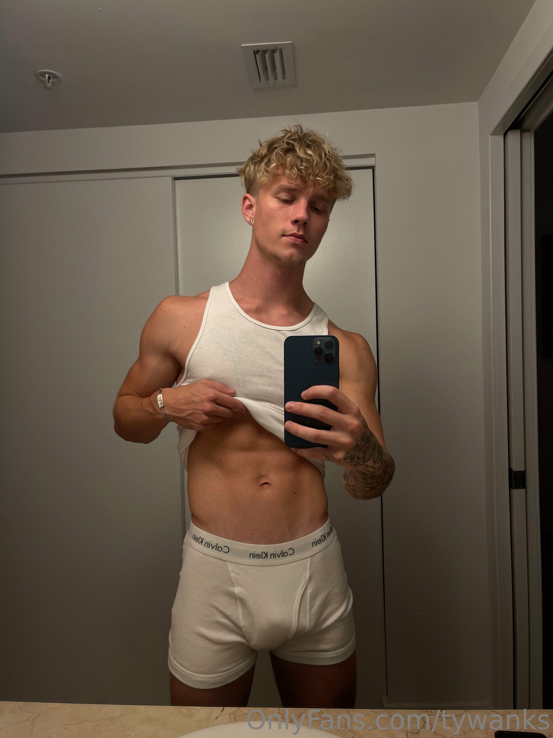 Epic Self-assured twinkish troytempts onlyfans
0