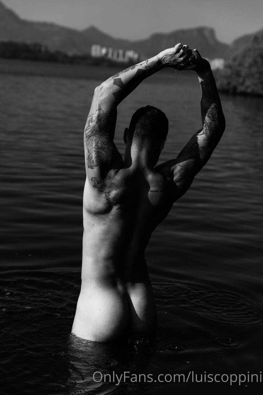 Exposed Cru Luiscoppini  huge pecs
0