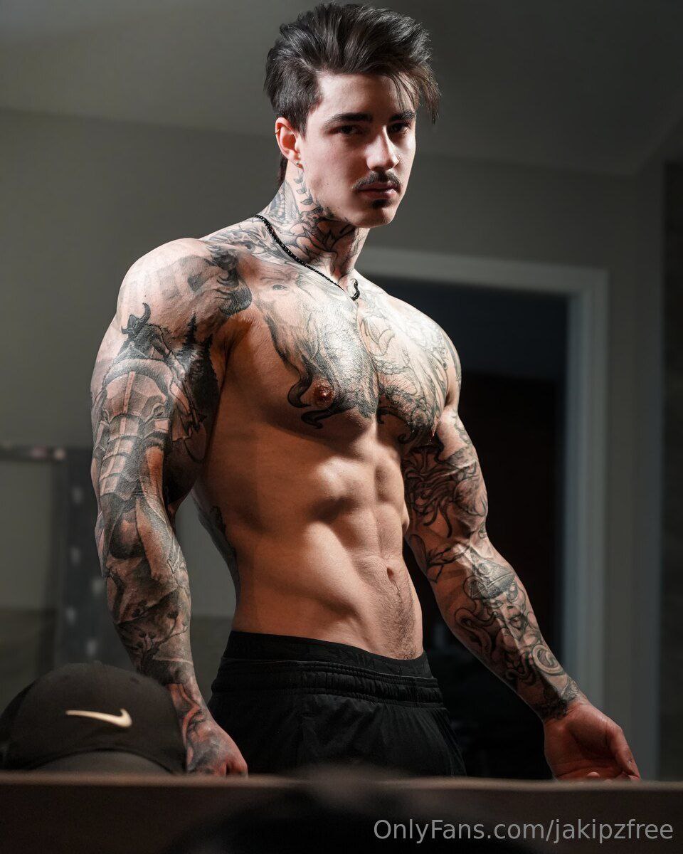 Exposed influencer big dick Jake Andrich
1