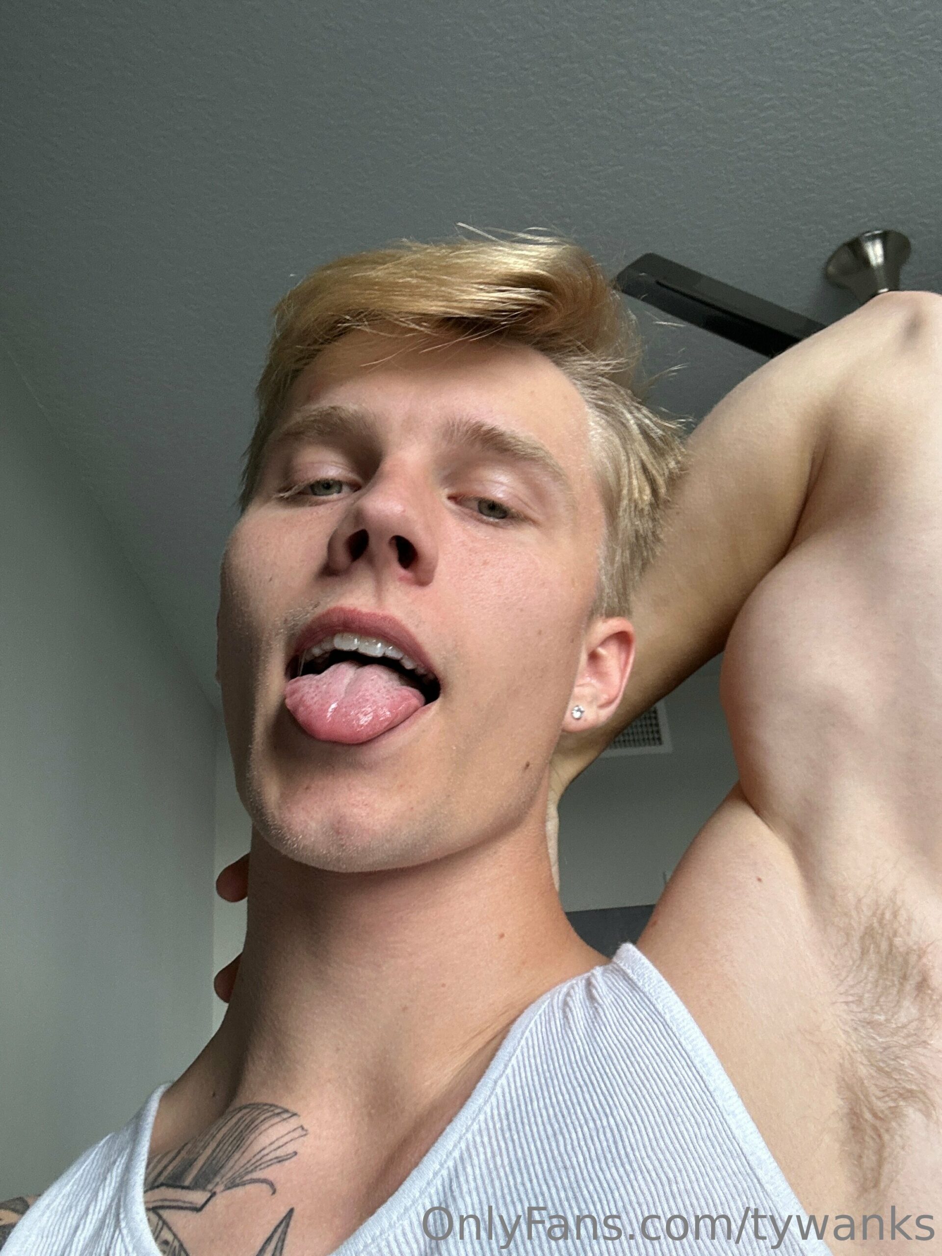 Exposed jock troytempts nude
3