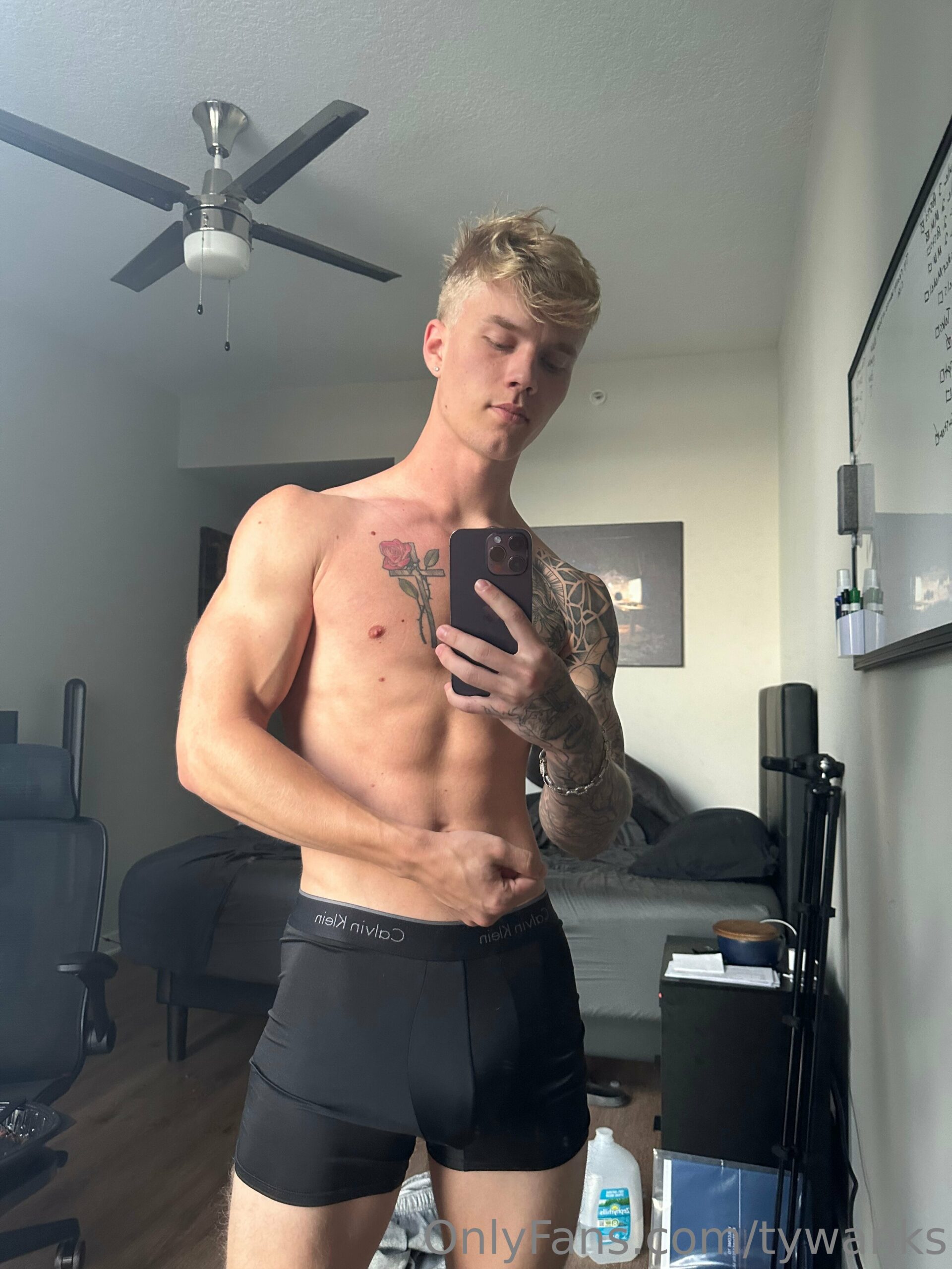 Exposed jock Tyler Pauley Nude leak
0