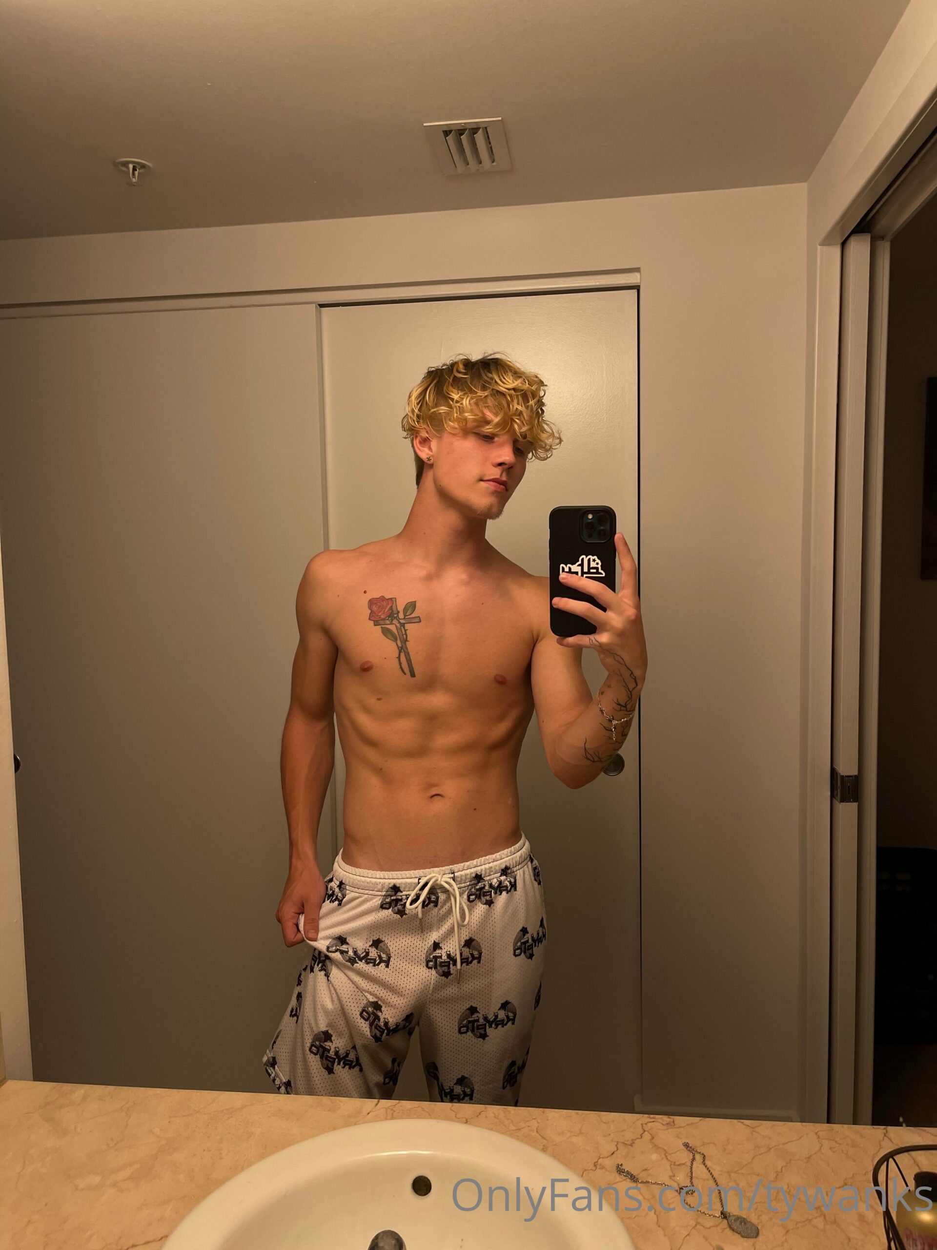 Exposed Magnetic  jock Tyler Pauley onlyfans leaks pic
0