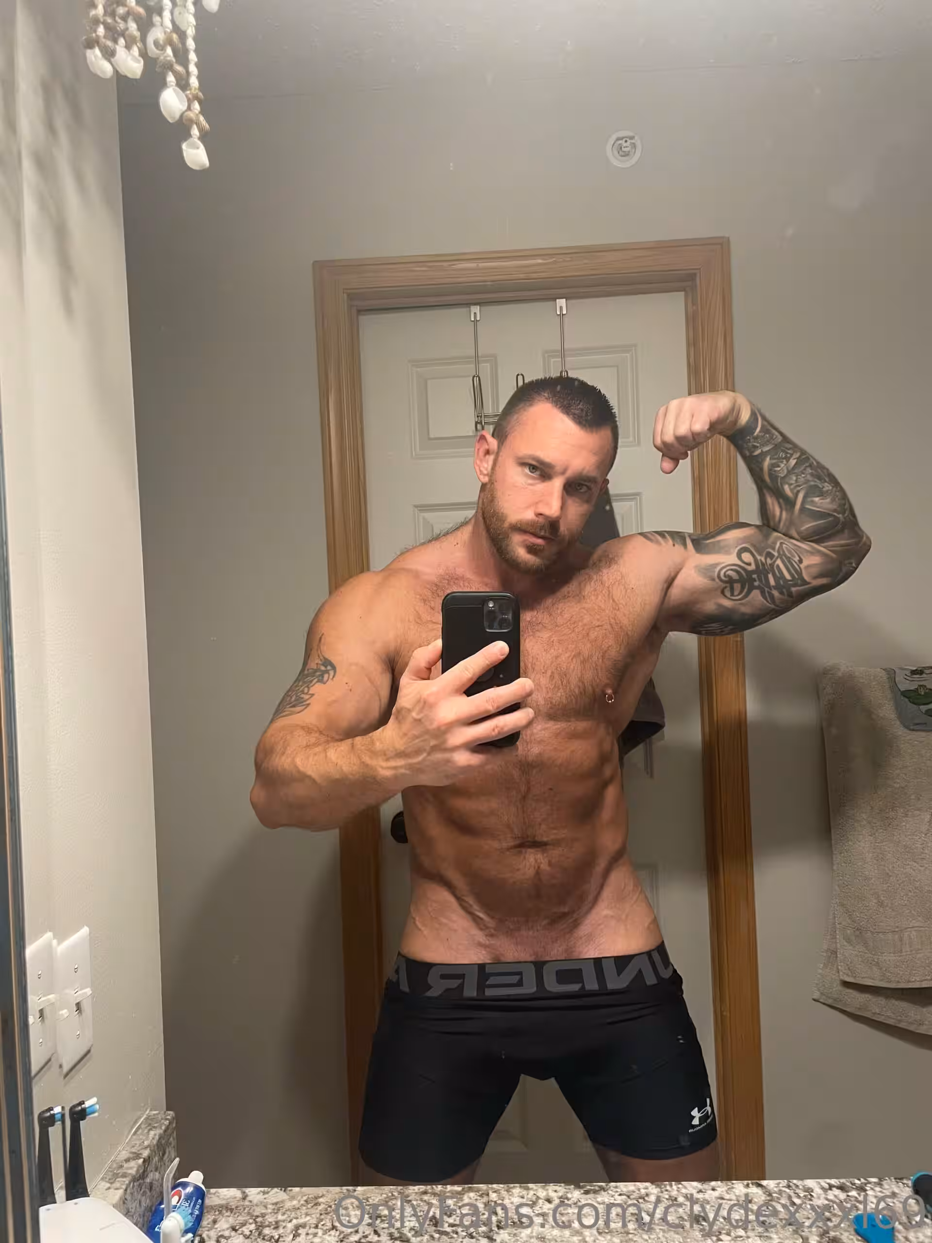 Exposed muscle god clydexxxl69 naked pics
0