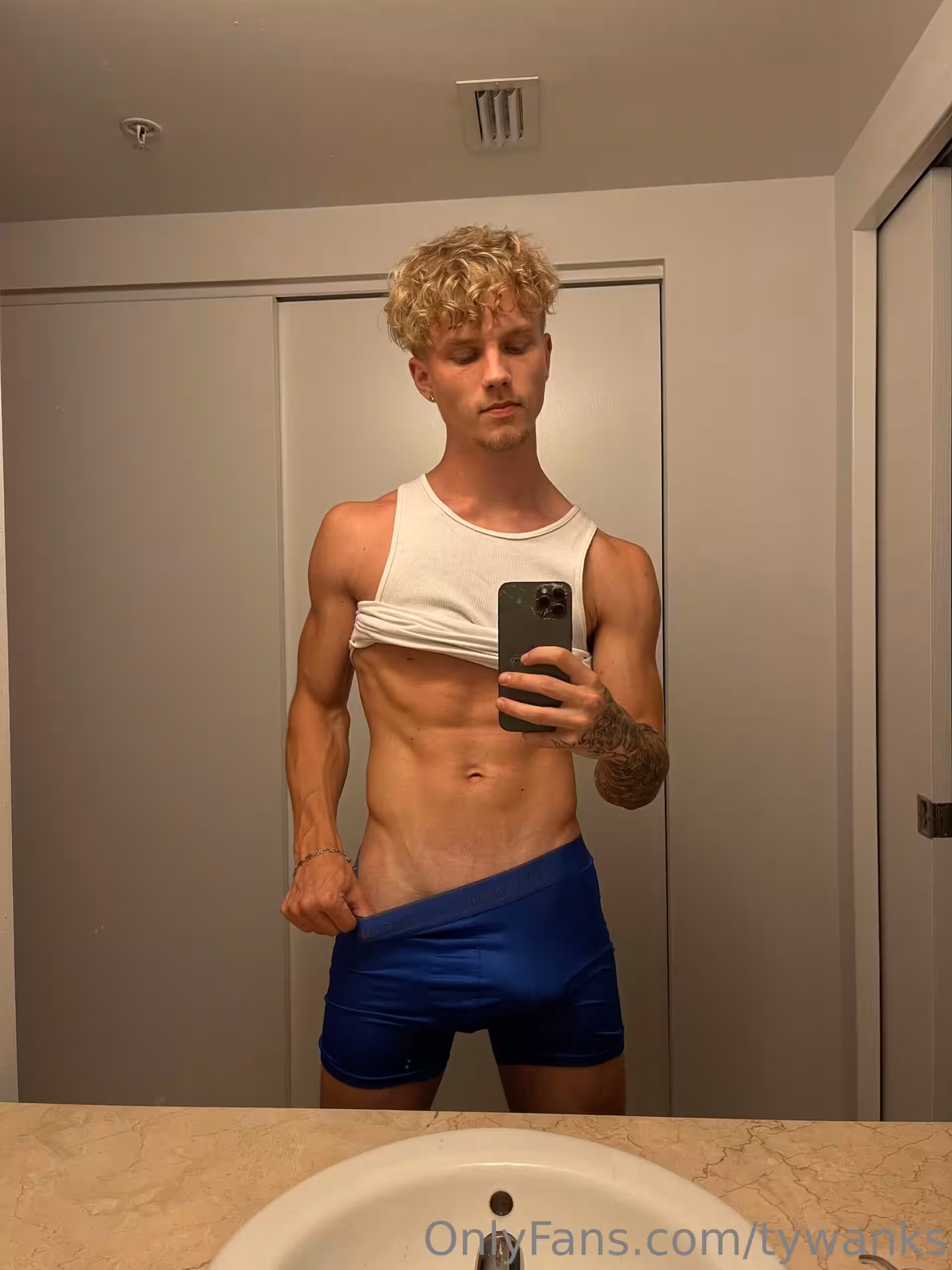 Exposed sexy hoe sensual tywanks onlyfan EXPOSED
0