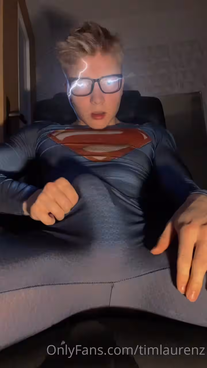 FAMOUS masturbating cute Tim Vylo Tim Laurenz onlyfans
18