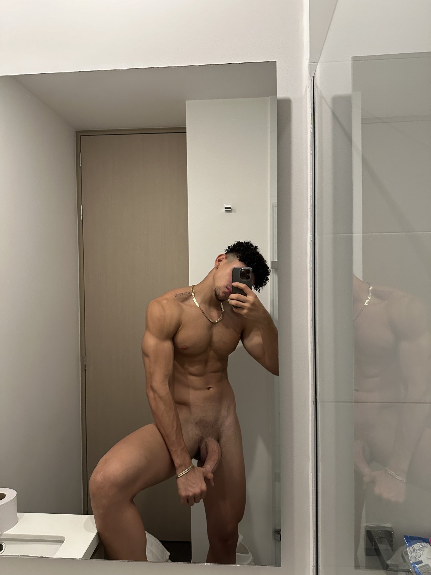 Fornido Papi Juancho leaked nudes
2