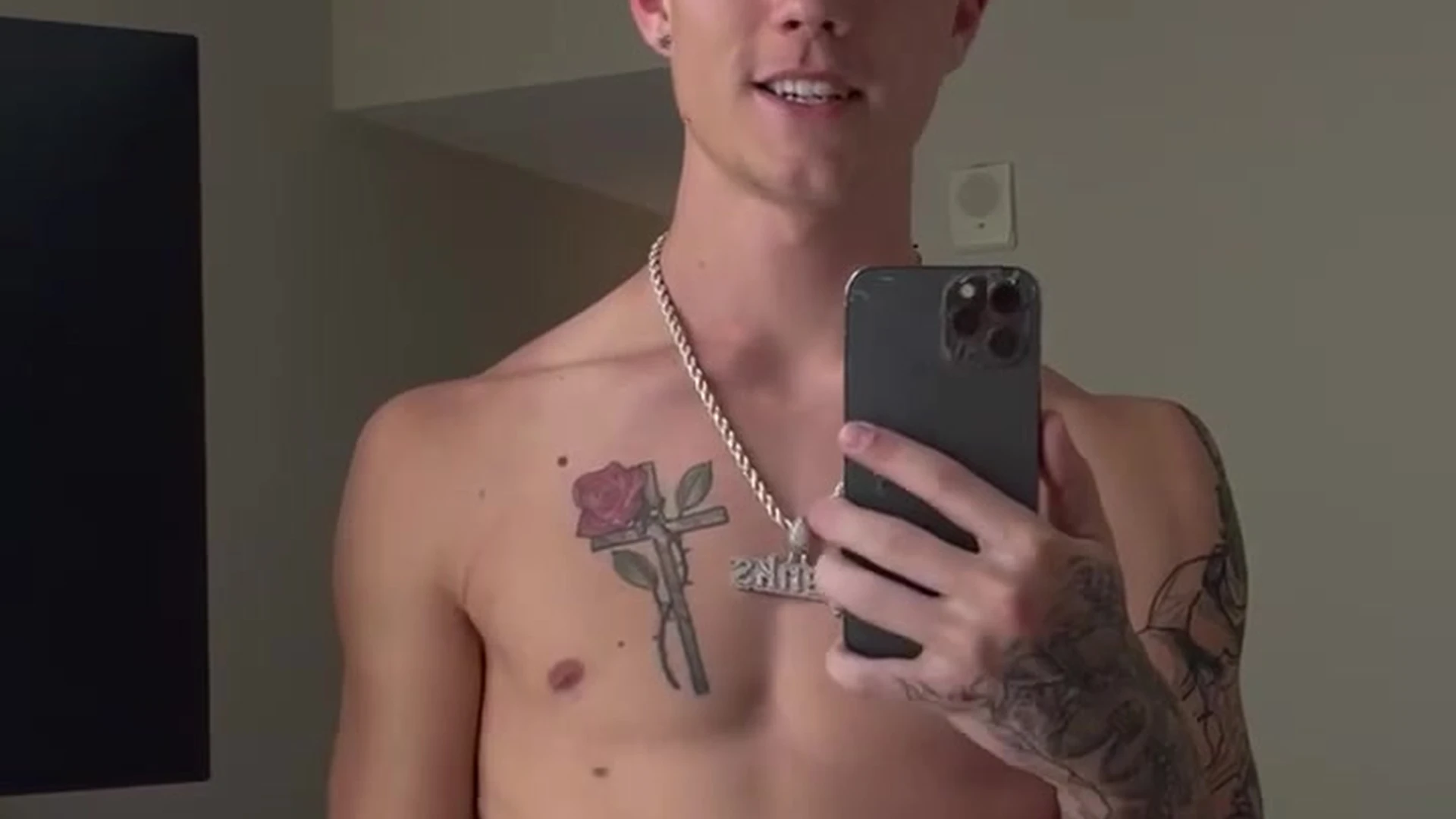 fuckboy Dirty Tyler Pauley cams EXPOSED Exposed
2