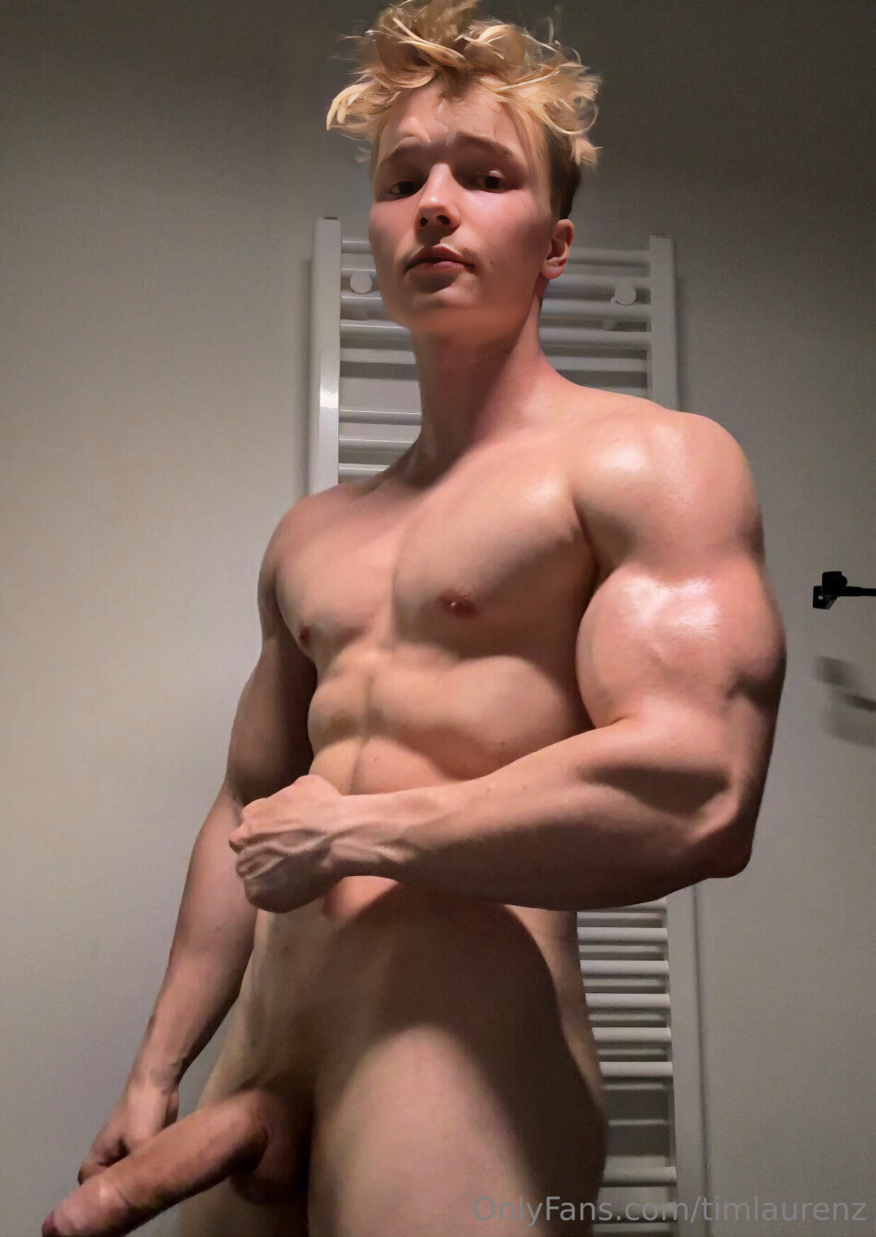 fuckboy ungeniert timvylo big pecs EXPOSED
2