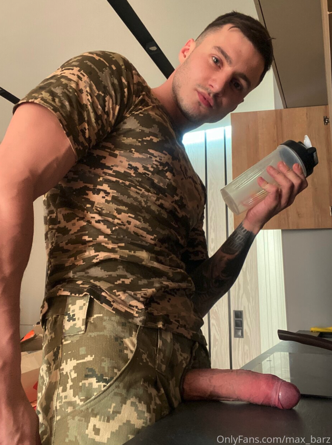 гей онлифанс max_barz of FullVID
7