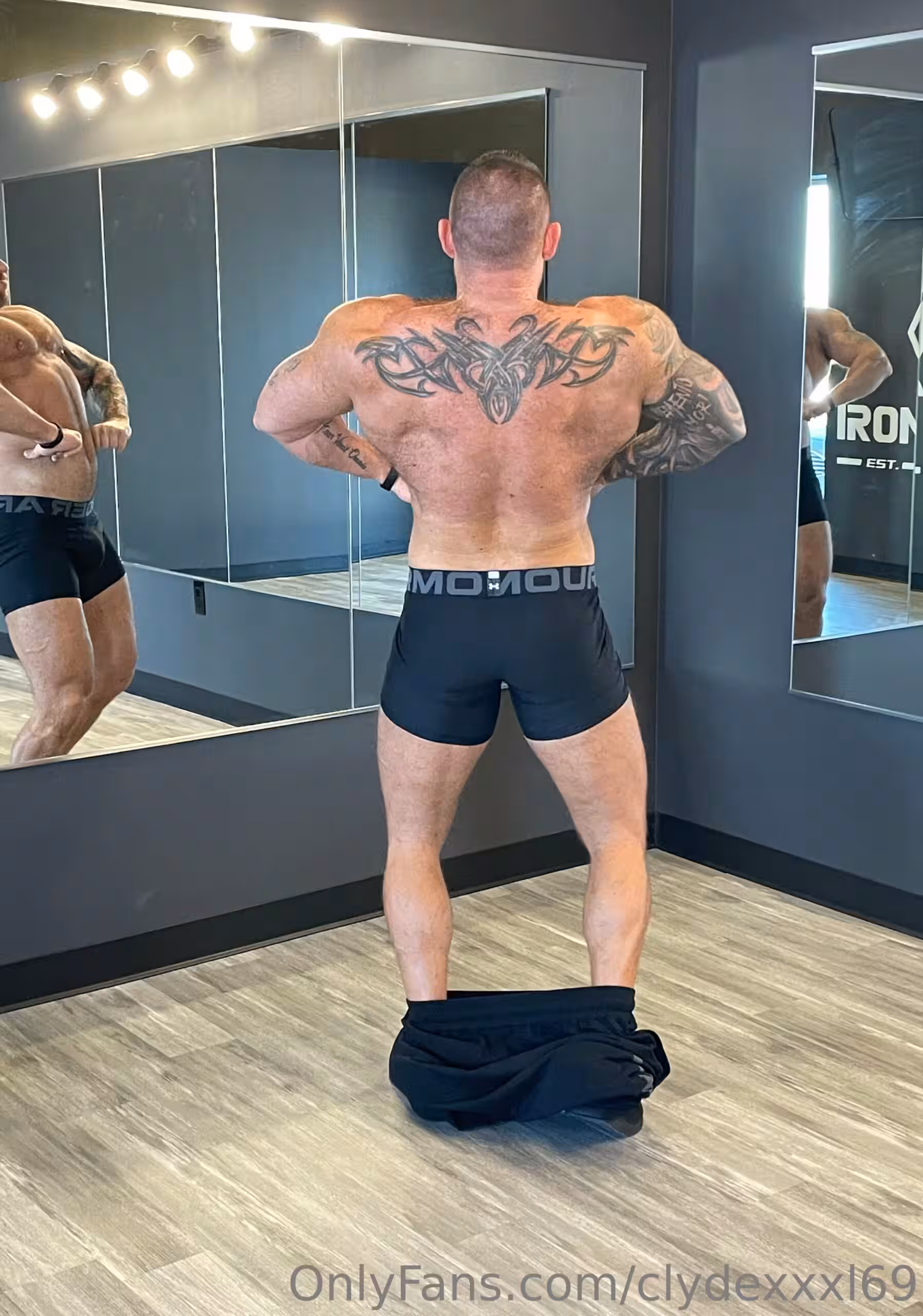 homoerotic muscle god clydexxxl69 Leak
1