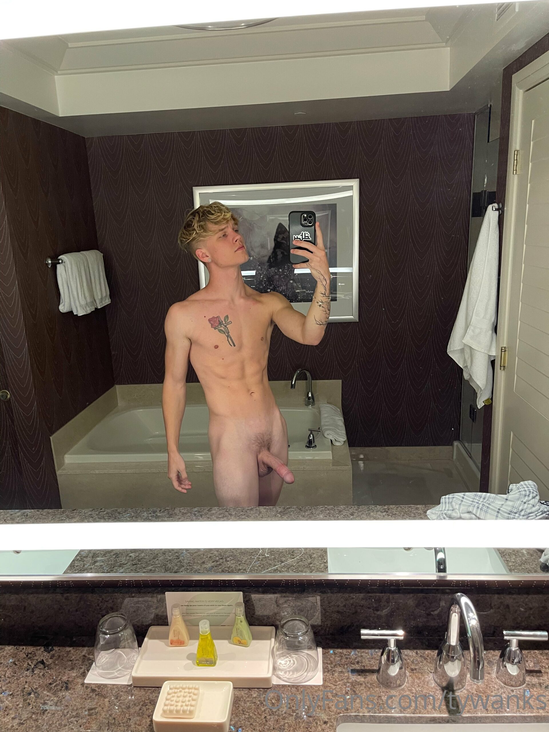 hottie jock Tyler Pauley nude onlyfans
1