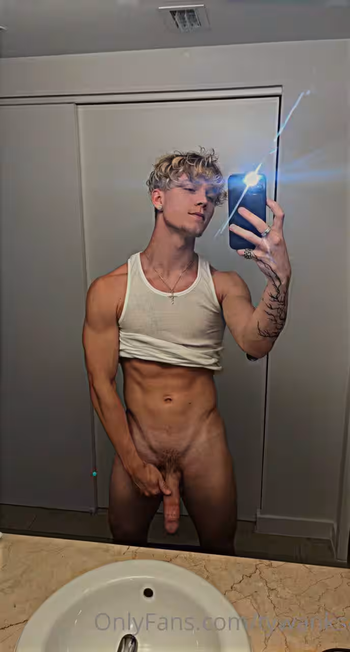 hottie pleasuring himself nasty Tyler Pauley leaked only fans
1