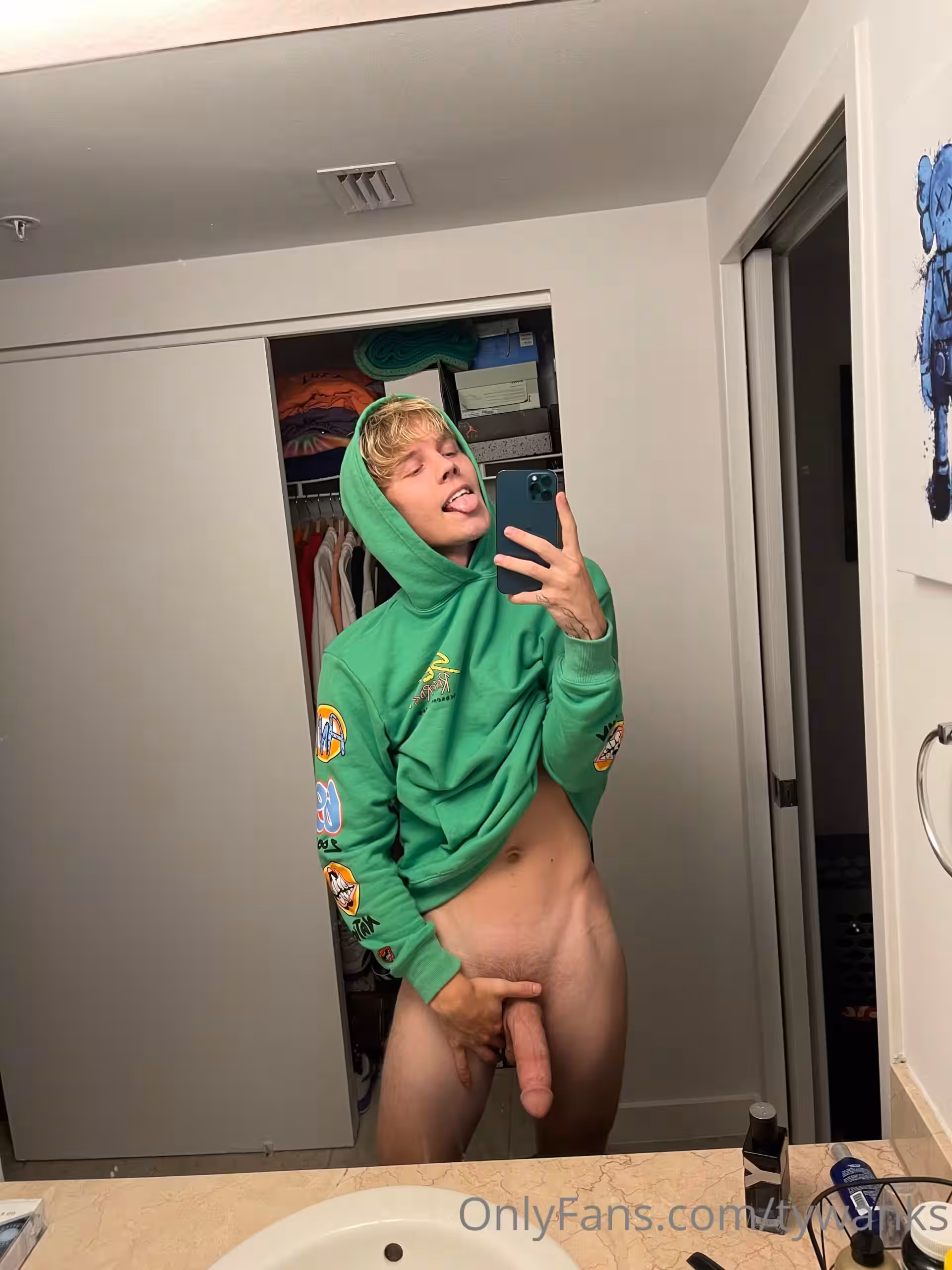 hottie sensual troytempts collab
0