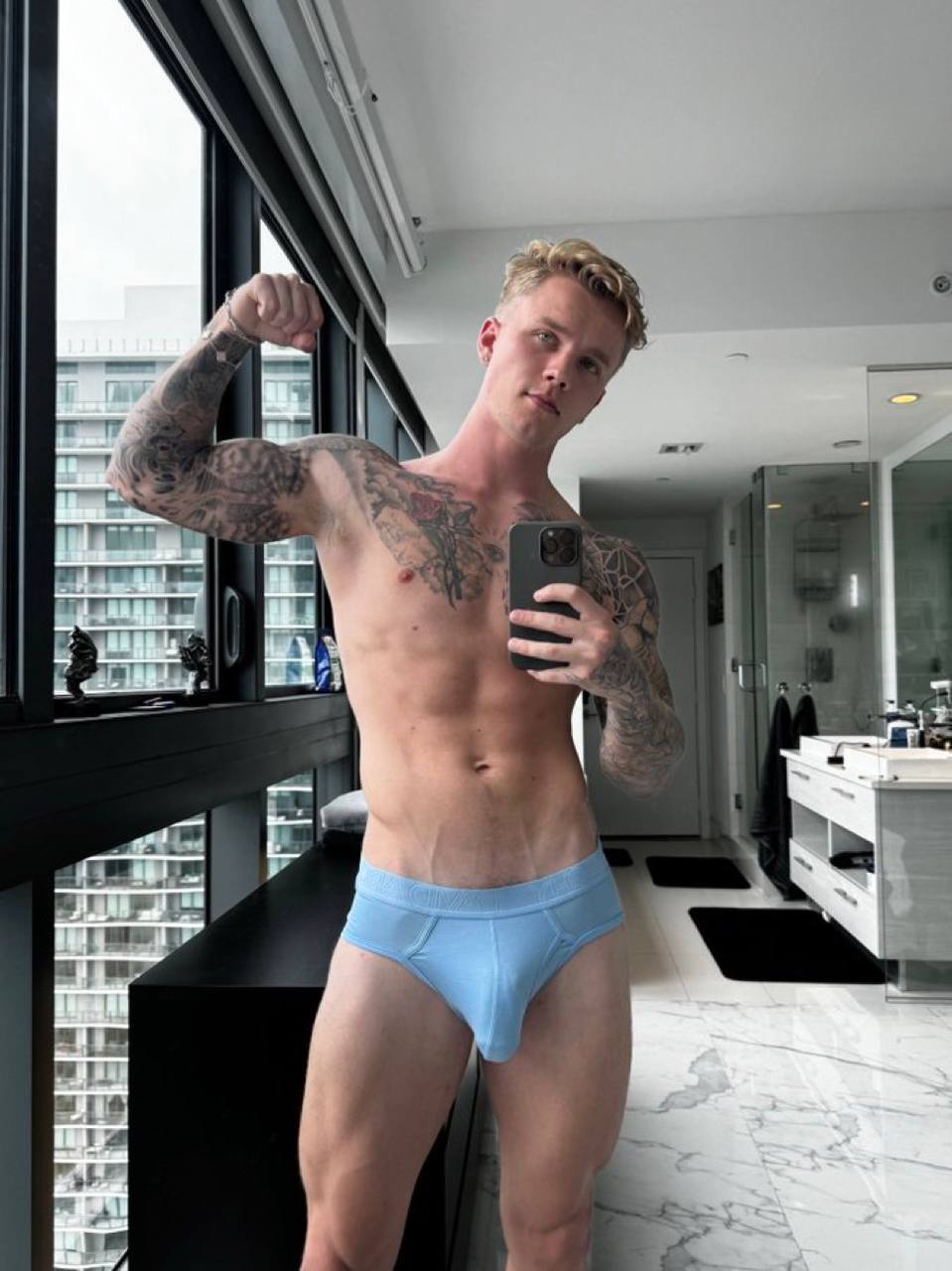 jock Tyler Pauley leaks Epic
2