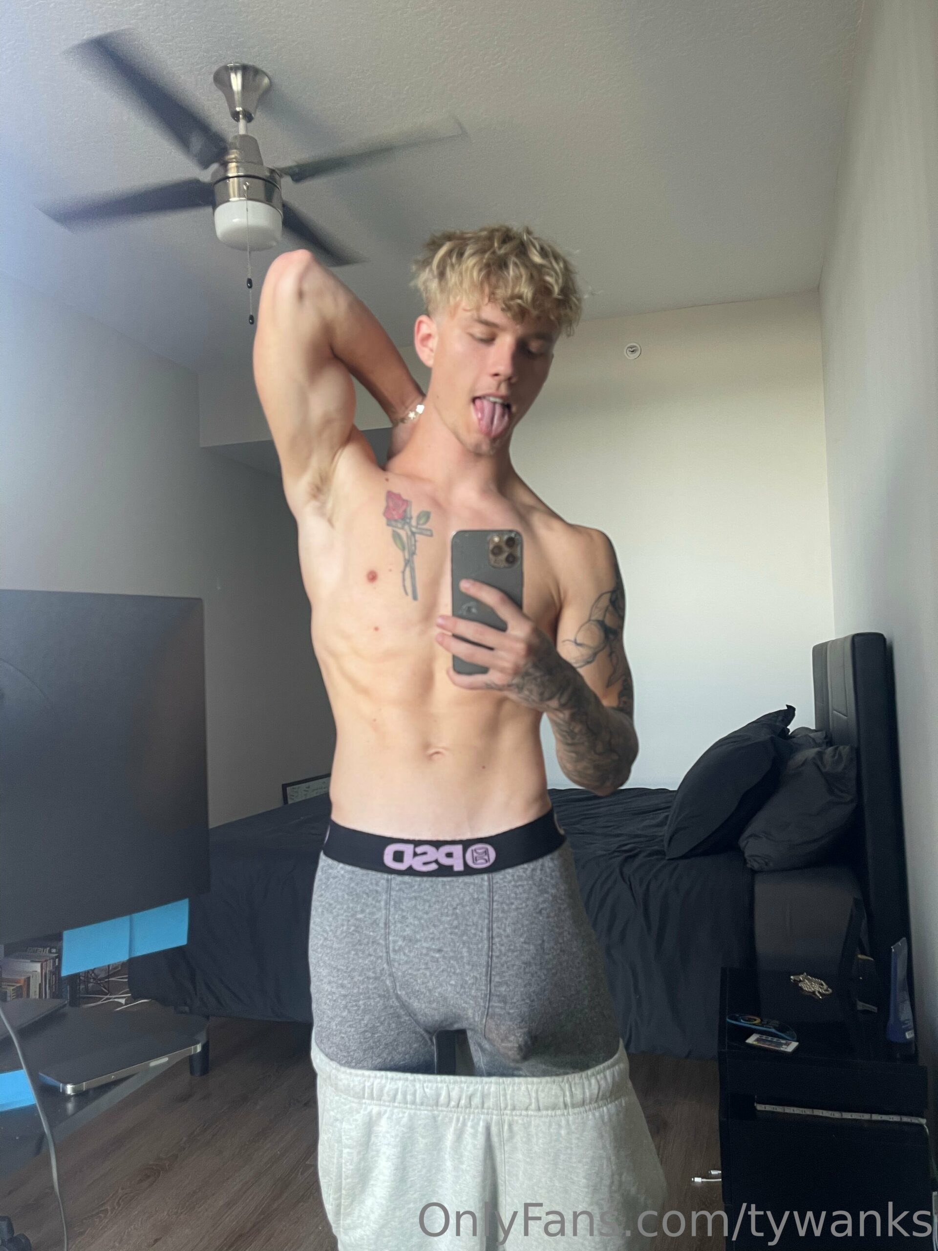 jock Tyler Pauley sexy onlyfans leak
0