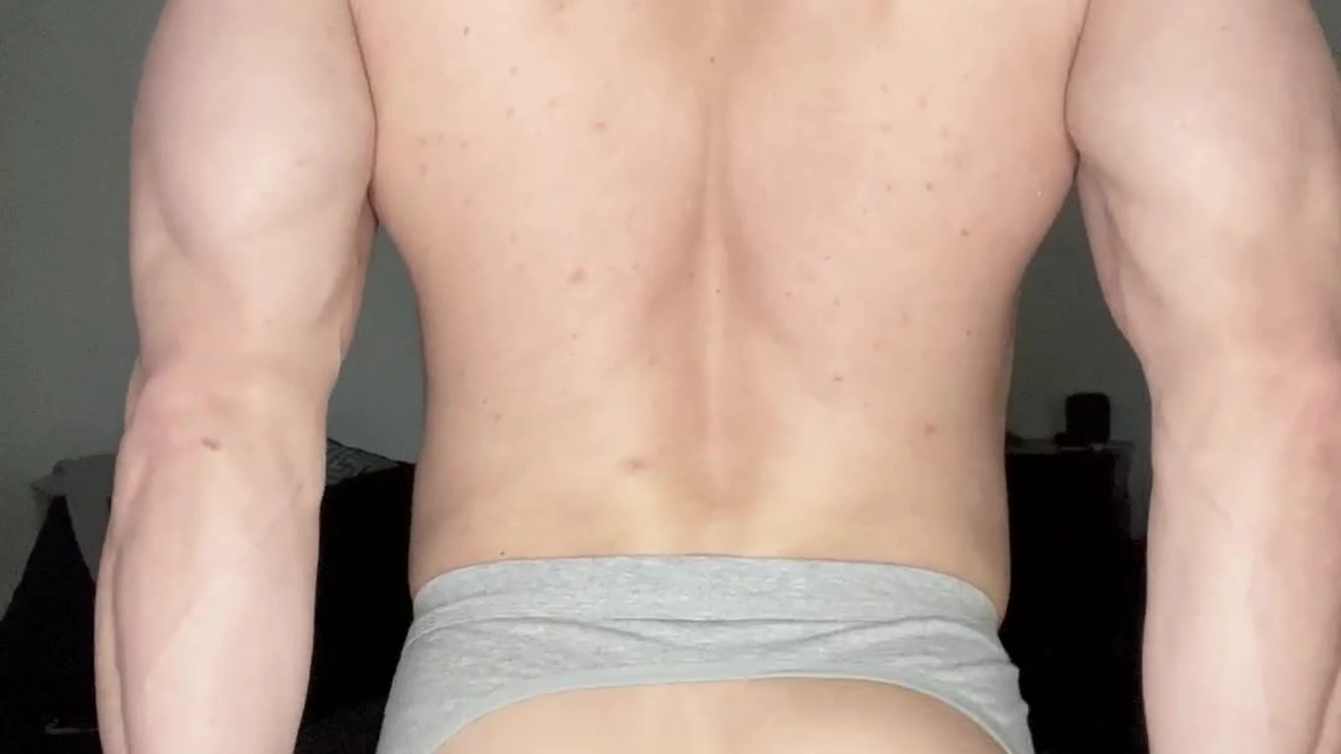 Macizo Hayden Monteleone nude
0