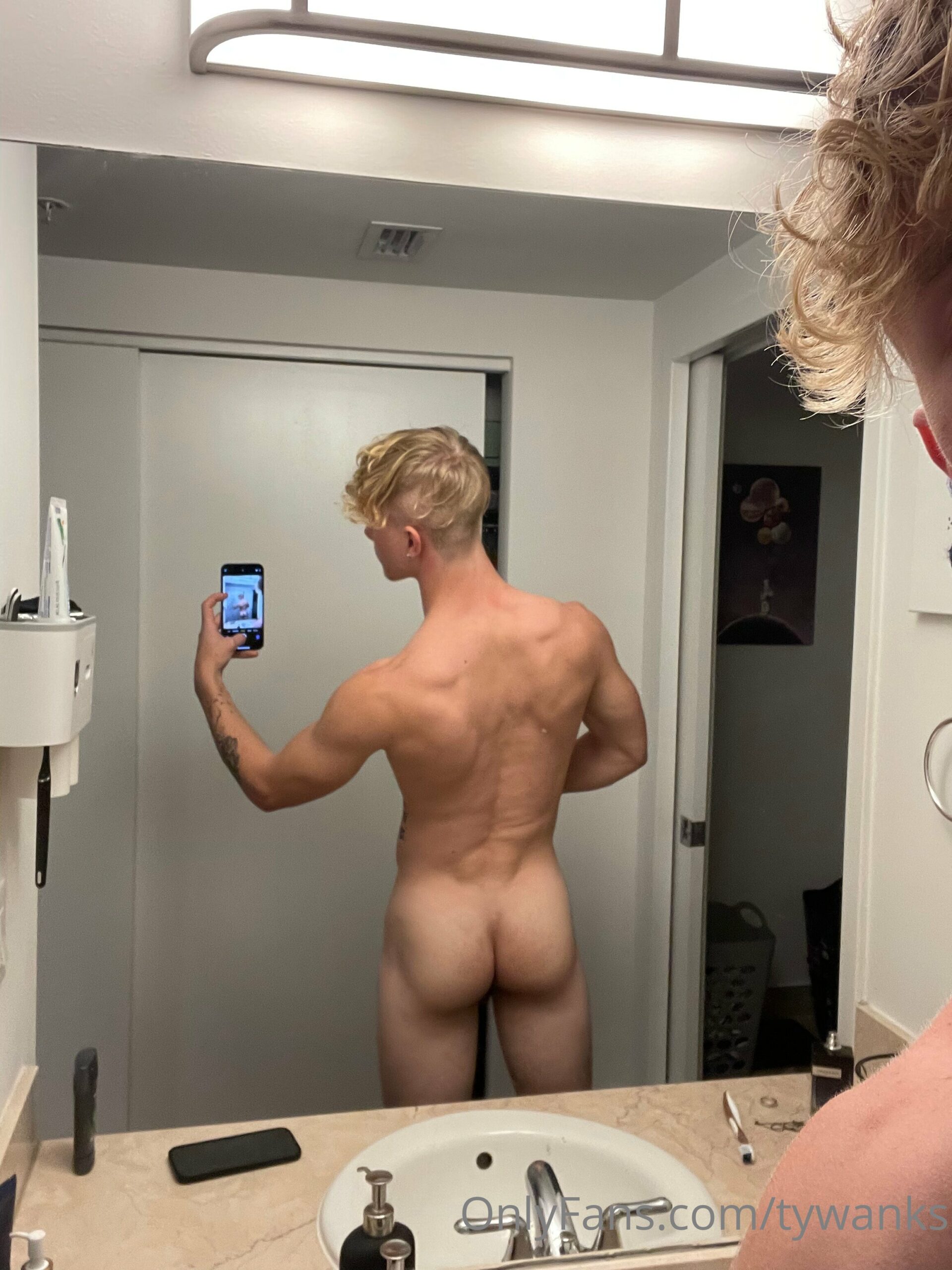manwhore playing with himself sensual tywanks male thot
							
					 2