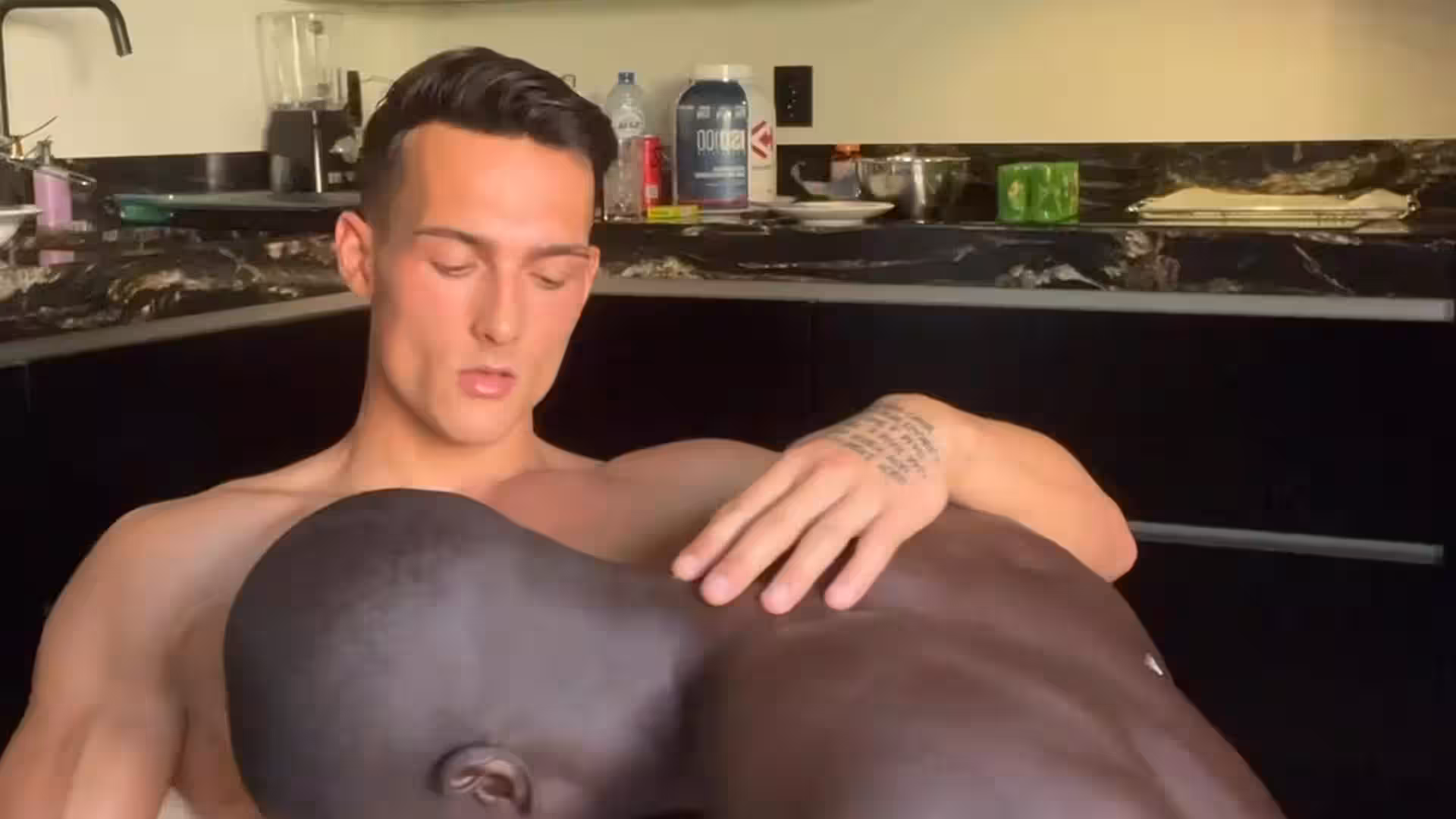muscled stud Levy Van Wilgen leaked
14