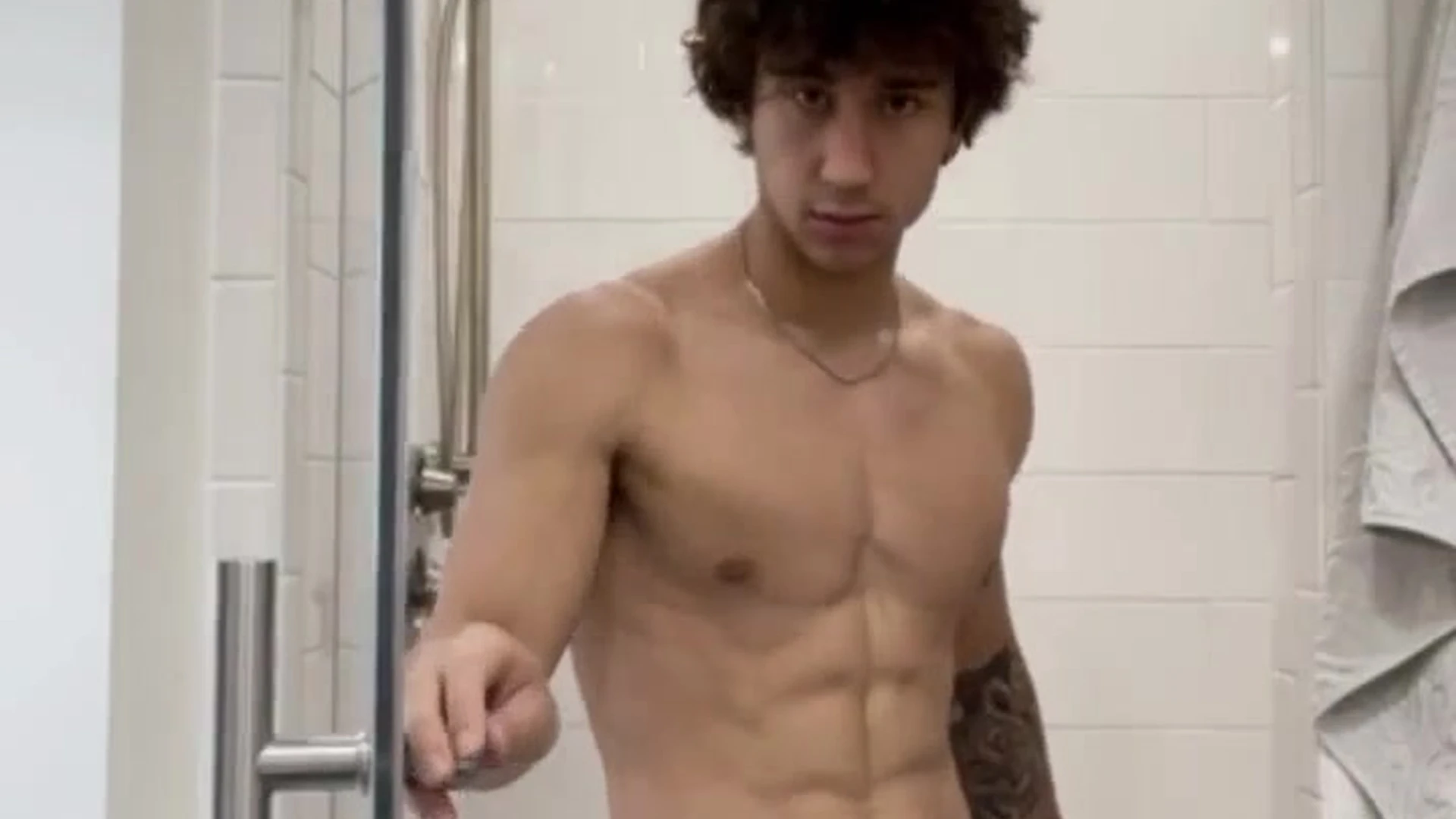 muscular tiktok star Evan Lamicella fap Epic
1