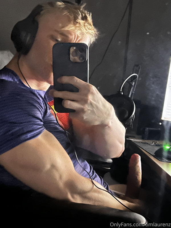 muscular tiktoker Tim Vylo Tim Laurenz nude onlyfans Exposed
4