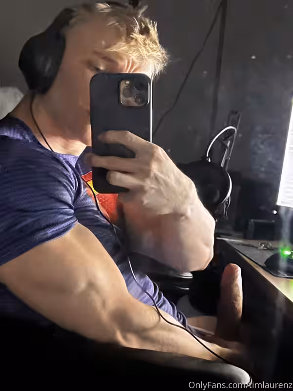 muscular tiktoker Tim Vylo Tim Laurenz nude onlyfans Exposed
9