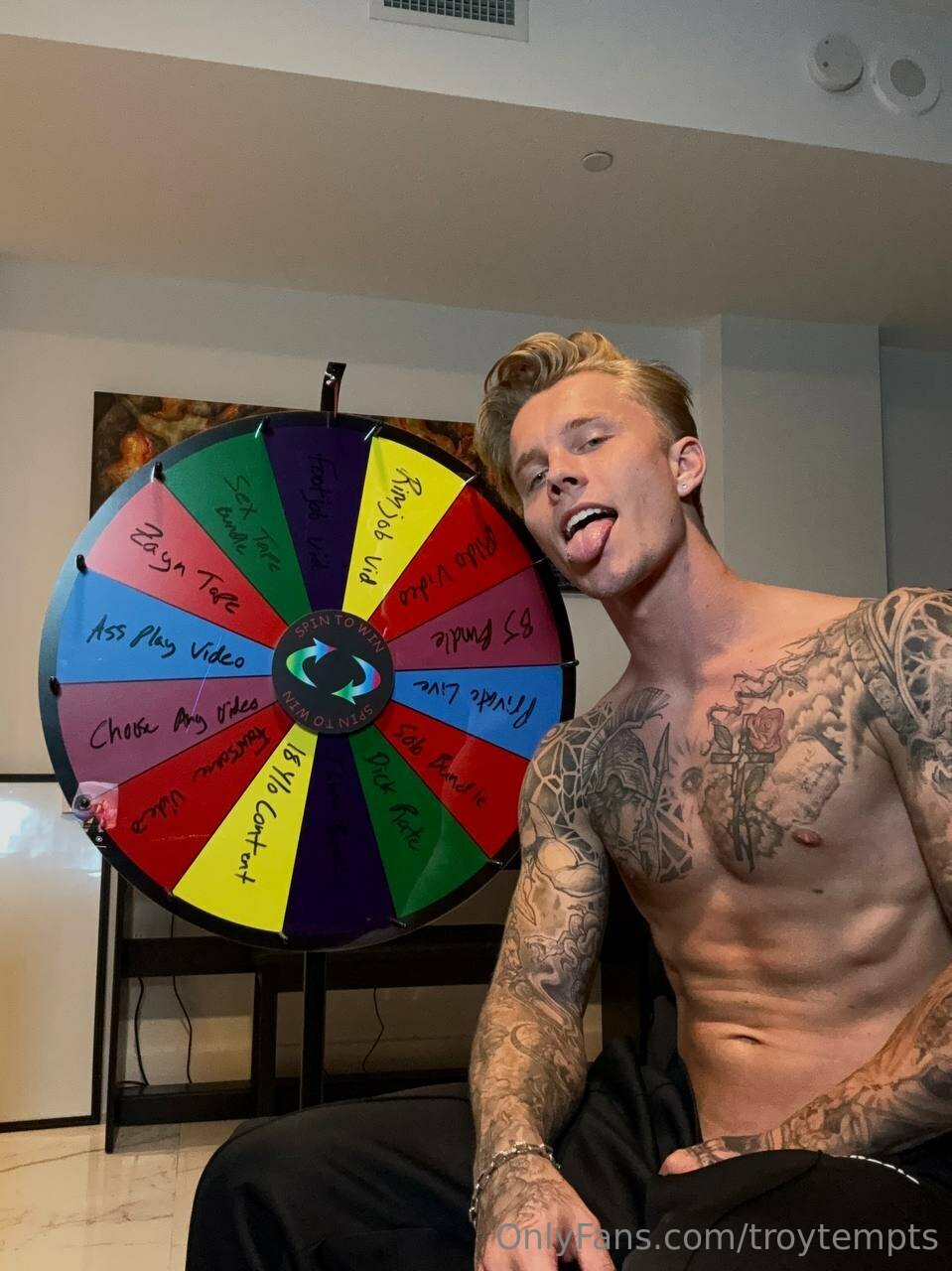nasty Tyler Pauley nude pecs
2
