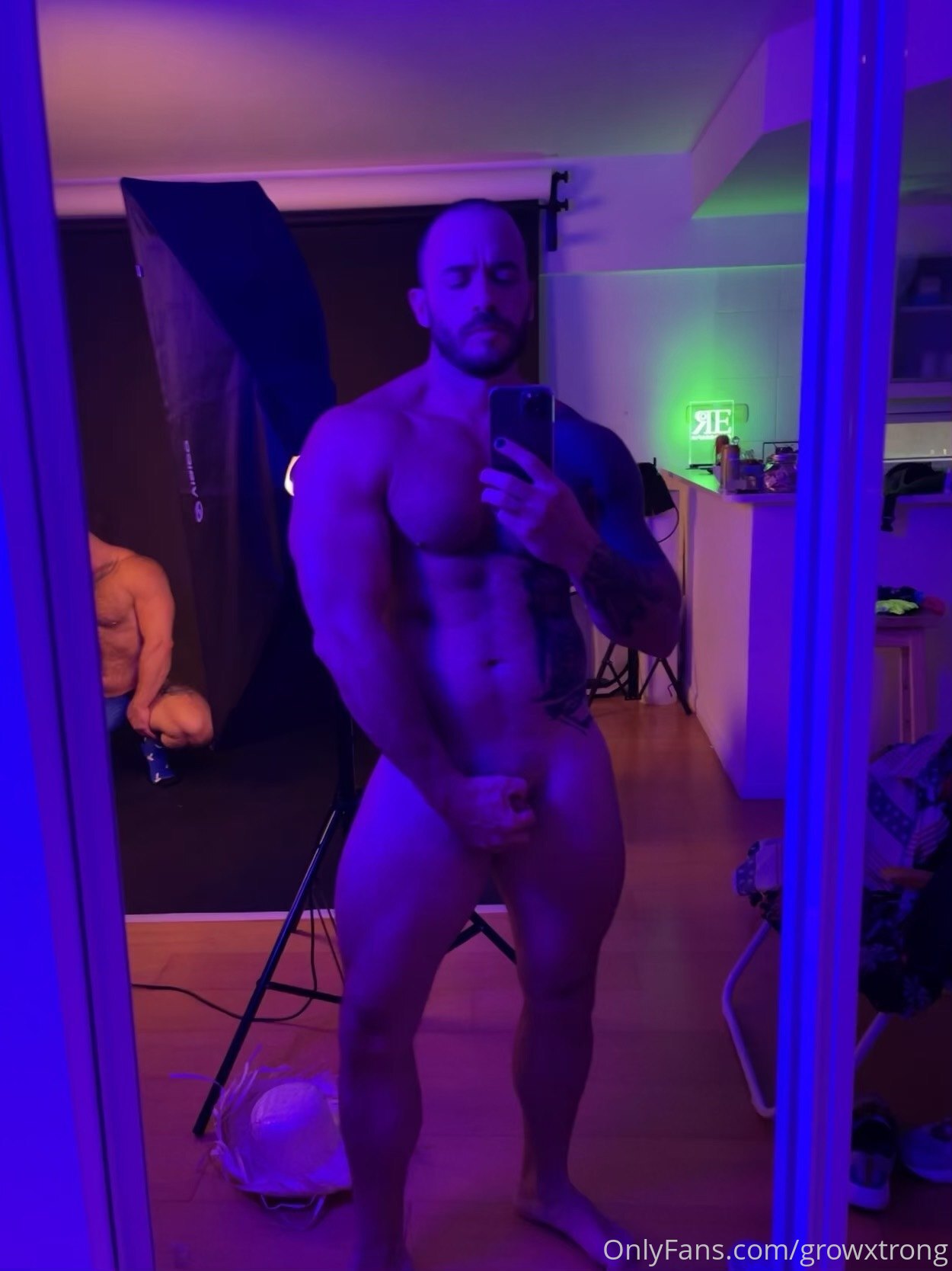 Papacito PAPIXLX   PRIVATE
0