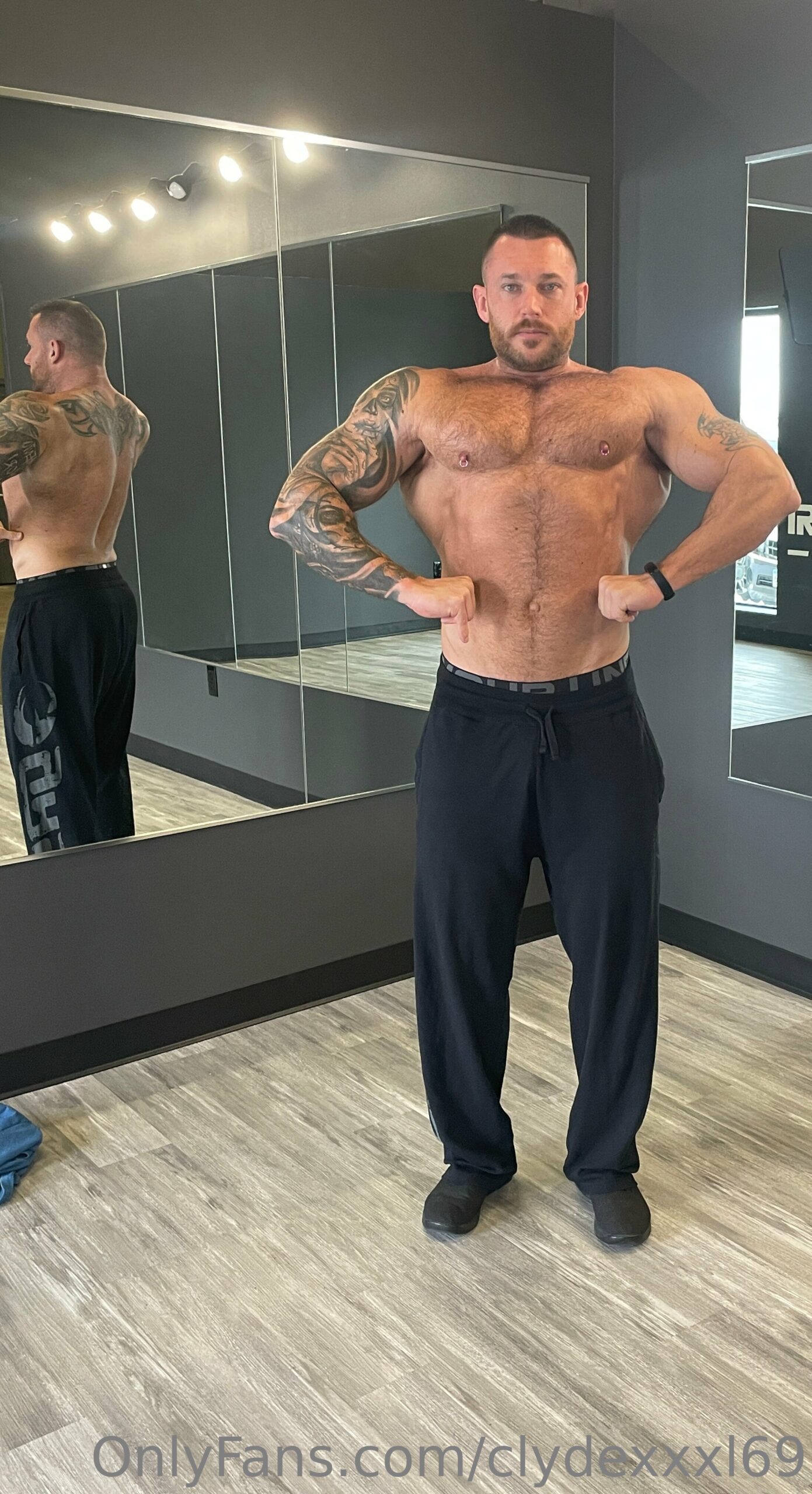 Persistent pleasuring himself sculpted clydexxxl69 Leak release
2