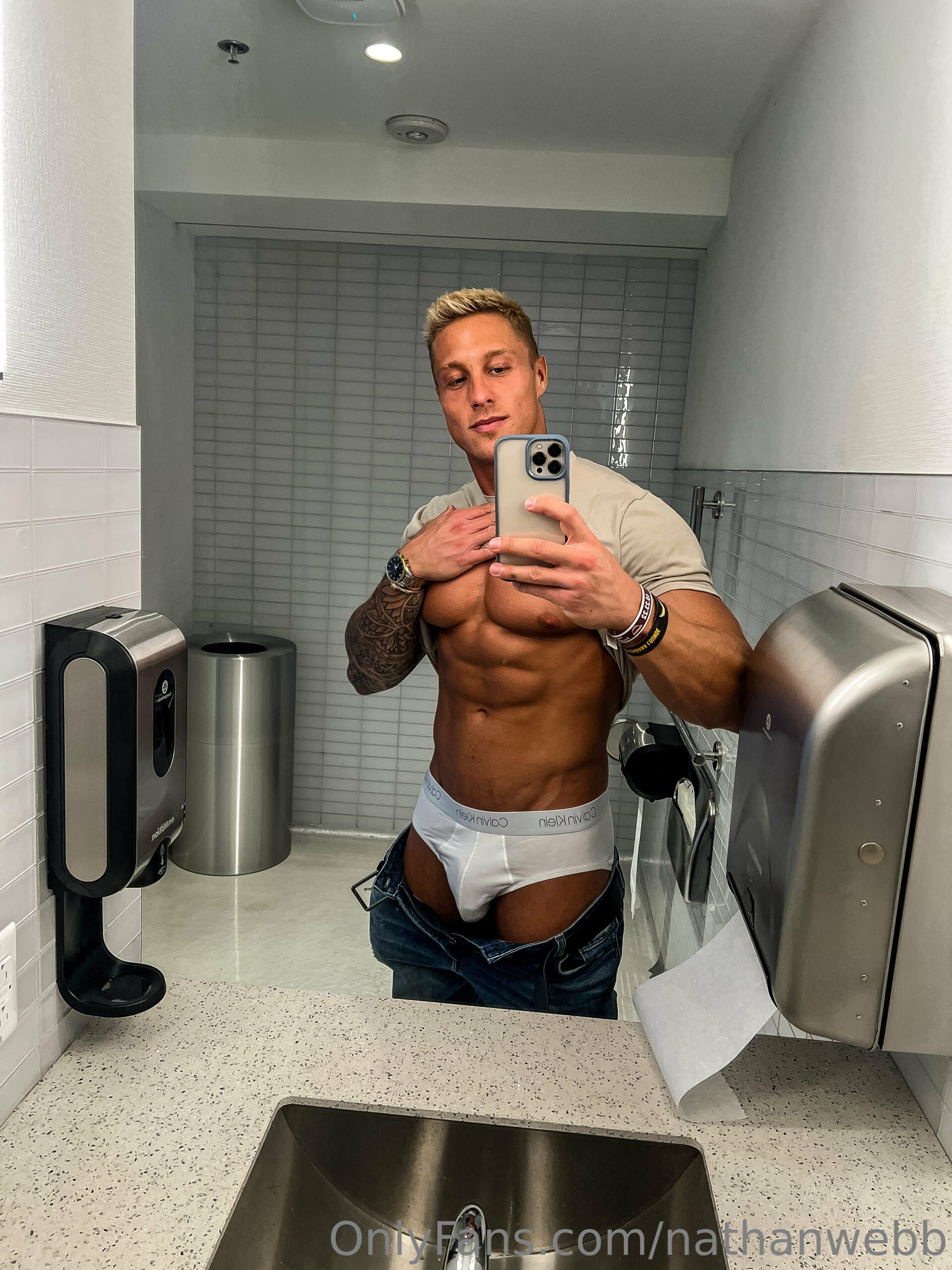 Resolute playing with himself daddy Nathan Webb onlyfans leak
16