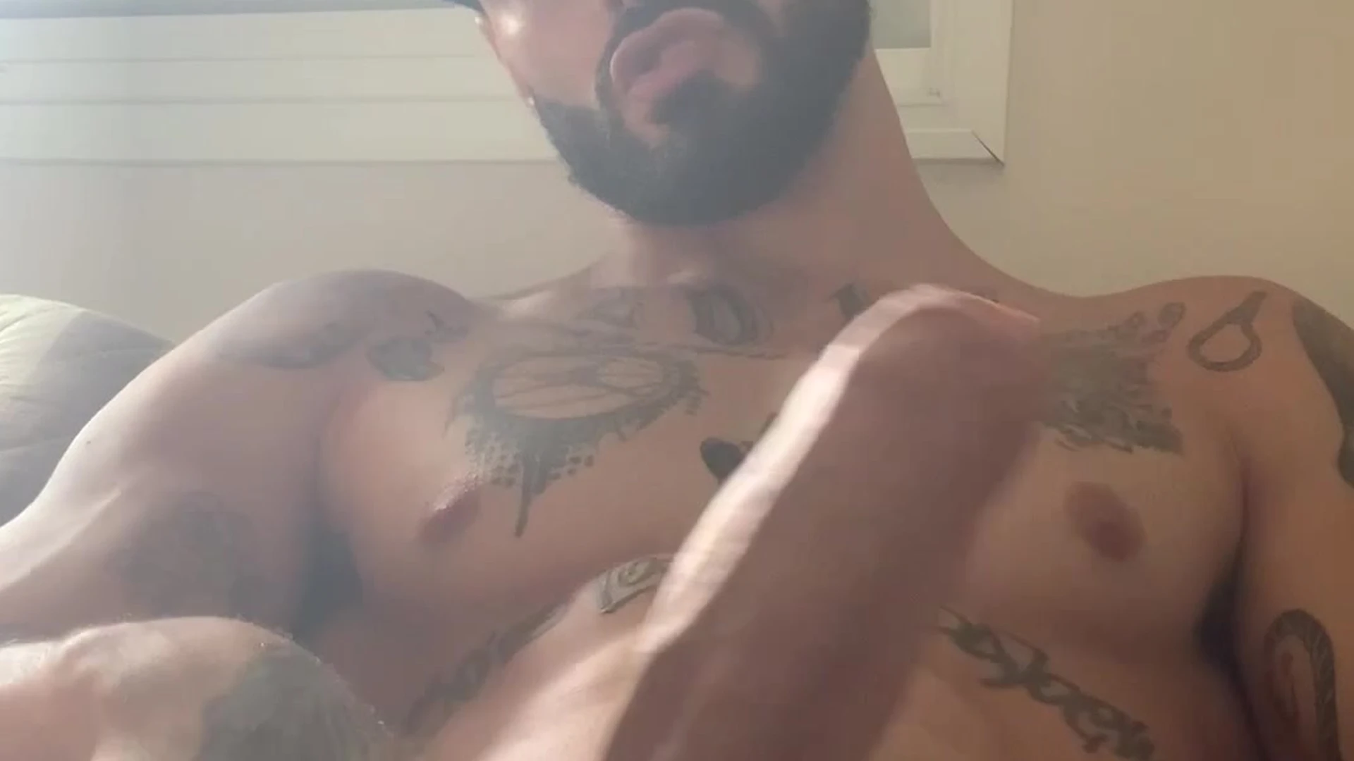 Safado Luis Coppini  huge pecs Exposed
1