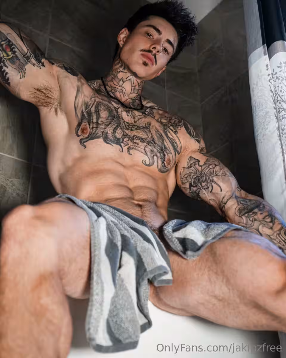 Sensational big cock Jake Andrich ass
0