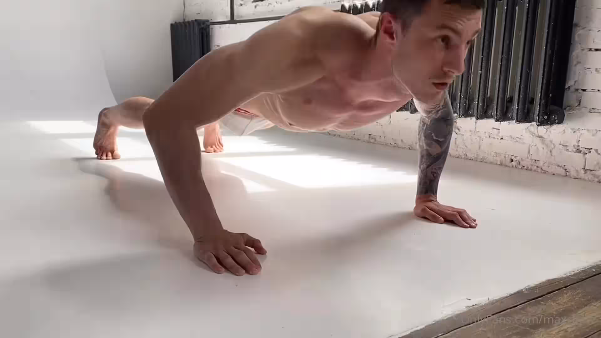 Sensational гей онлифанс max_barz Leaked
2