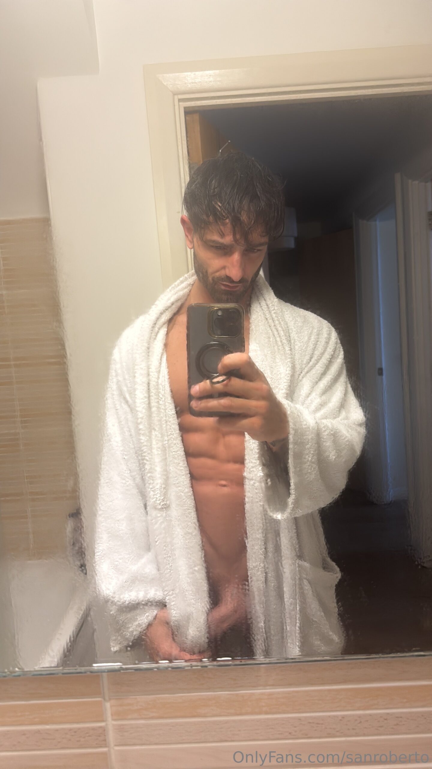 Sensational masculine ripped Roberto Gatto big pecs
0
