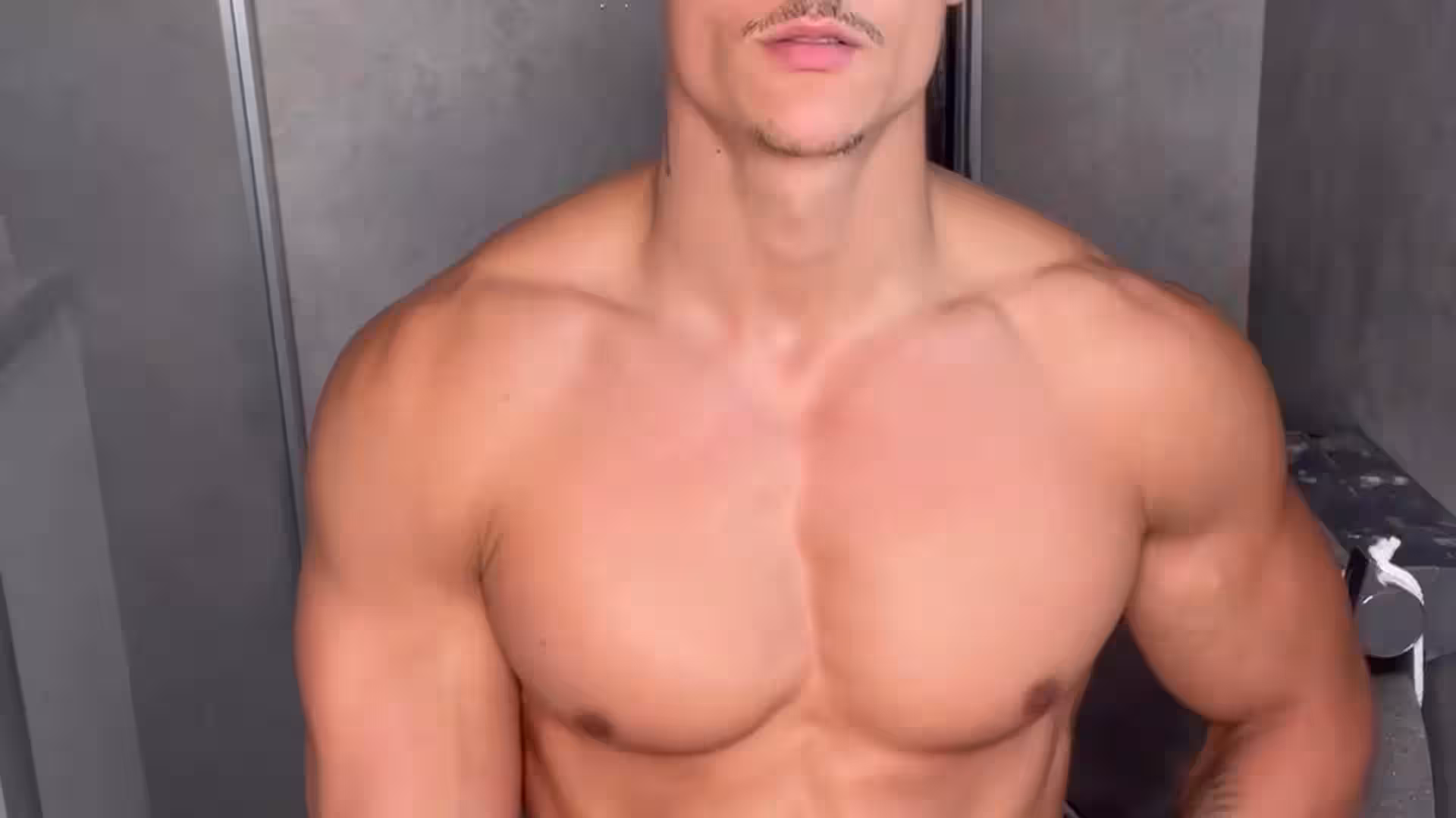 Sensational muscle cum levyvanwilgen sexy
14