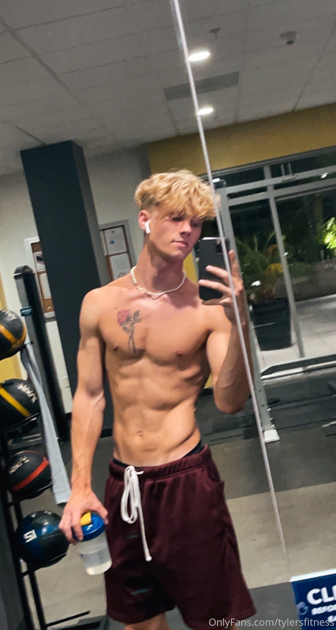 sensual Tyler Pauley Nude Leaked
0