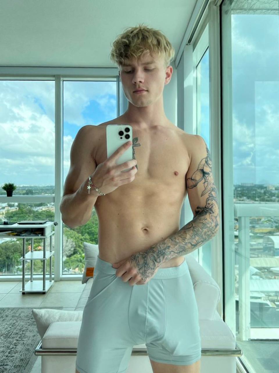 sensual tywanks Nude leaks
0
