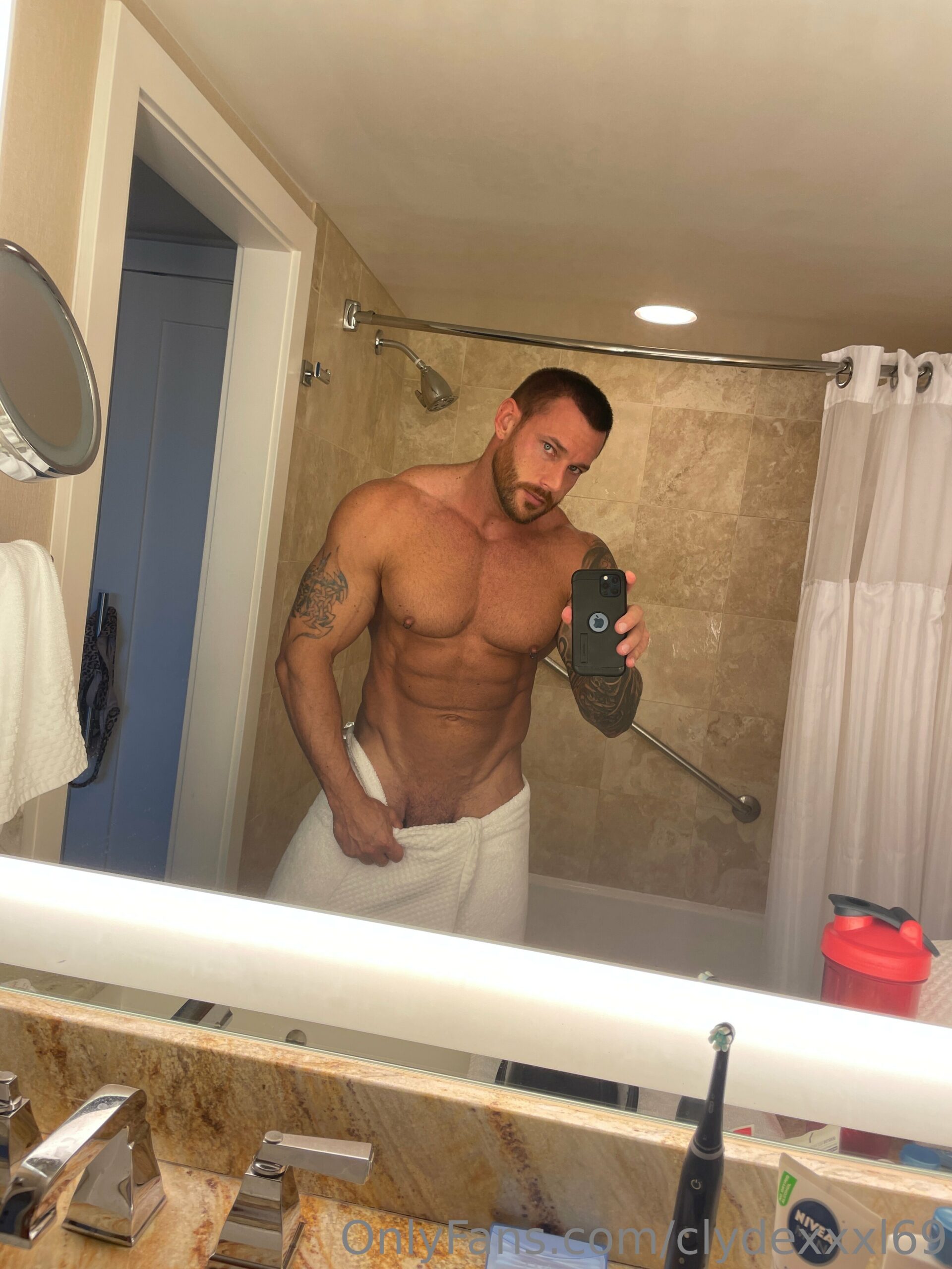 sexy shredded clydexxxl69
1